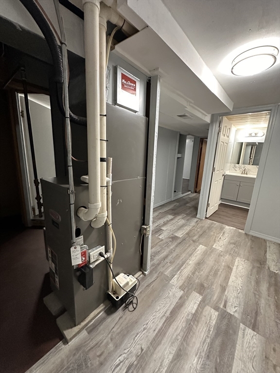 Methuen, Massachusetts, 01844, United States, 4 Bedrooms Bedrooms, ,2 BathroomsBathrooms,Residential,For Sale,1990759