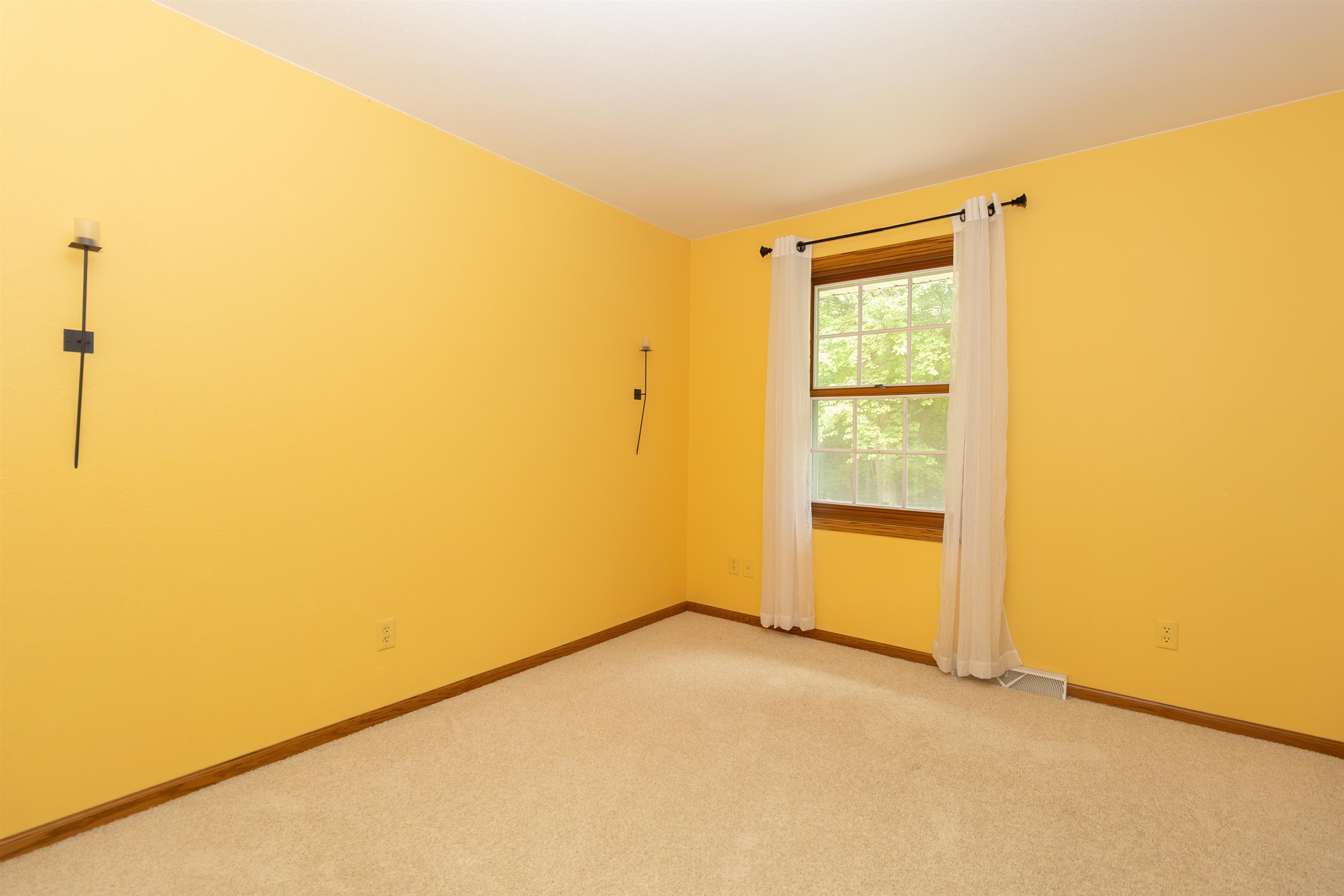 WAUPACA, Wisconsin, 54981, United States, 4 Bedrooms Bedrooms, ,3 BathroomsBathrooms,Residential,For Sale,1913222