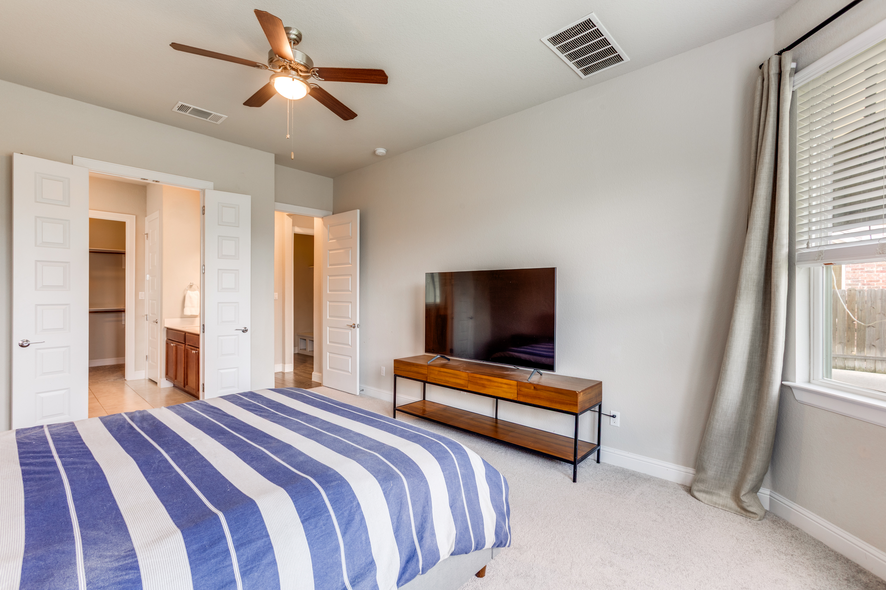  Sophisticated Open-Concept Living - 物件實景