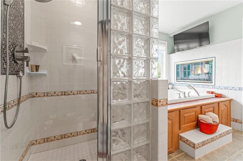 Venetia, Pennsylvania, 15367, United States, 4 Bedrooms Bedrooms, ,5 BathroomsBathrooms,Residential,For Sale,1872304