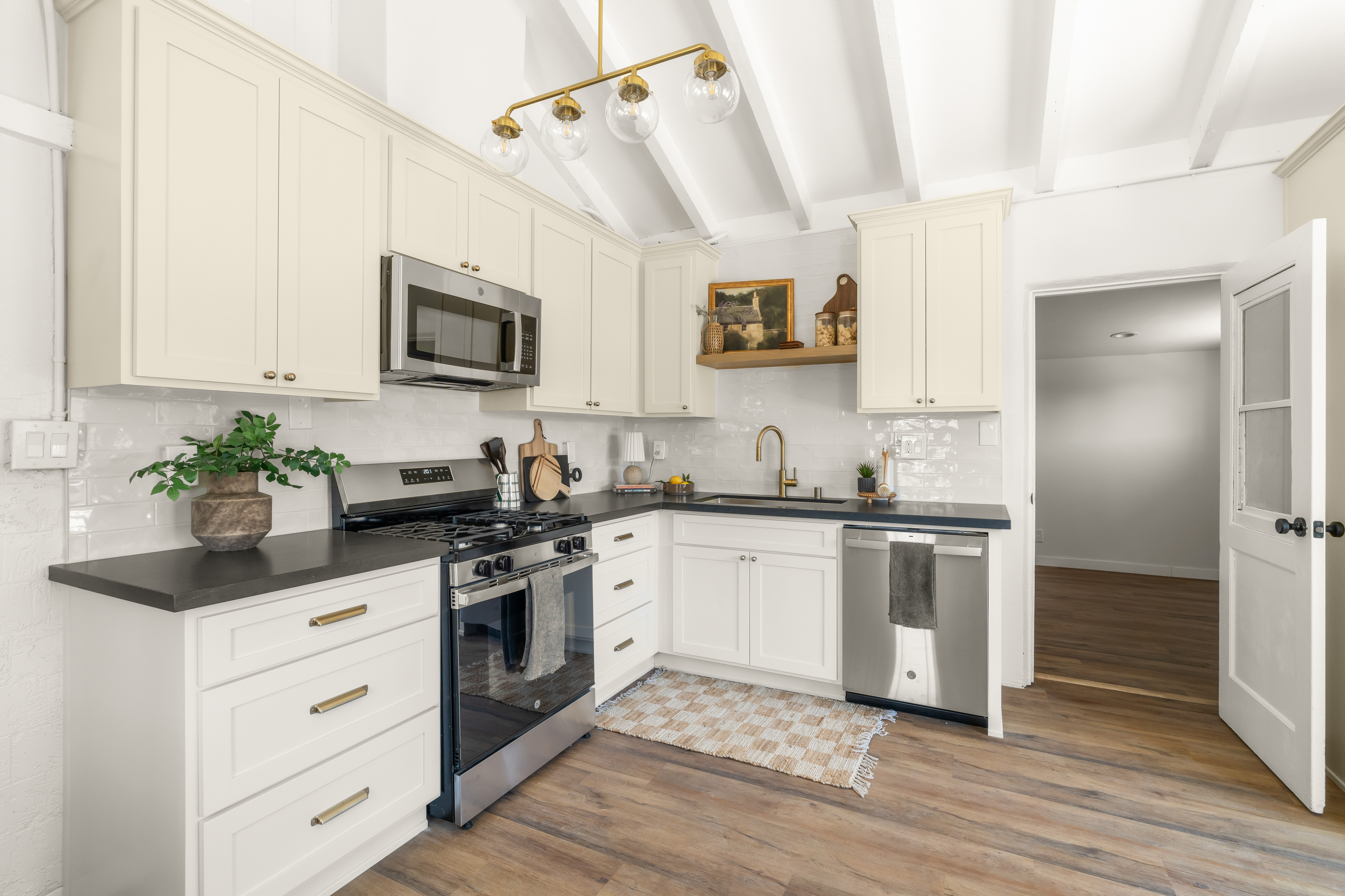  790 South Saticoy Avenue, Ventura, CA 93004 - 物件實景