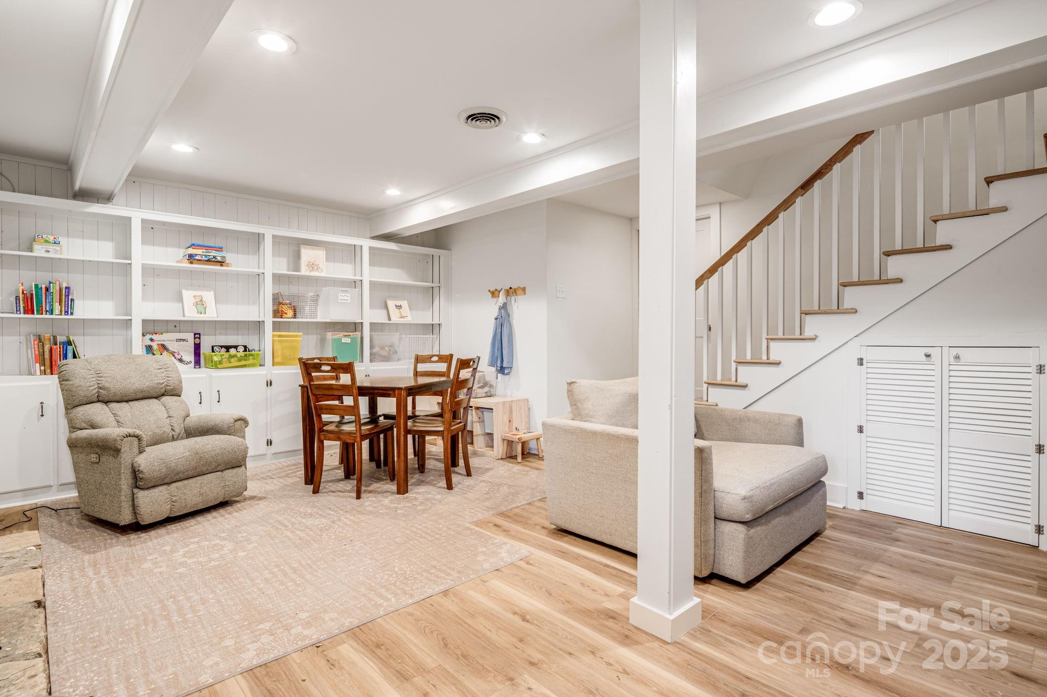 Asheville, North Carolina, 28803, United States, 4 Bedrooms Bedrooms, ,4 BathroomsBathrooms,Residential,For Sale,1825860