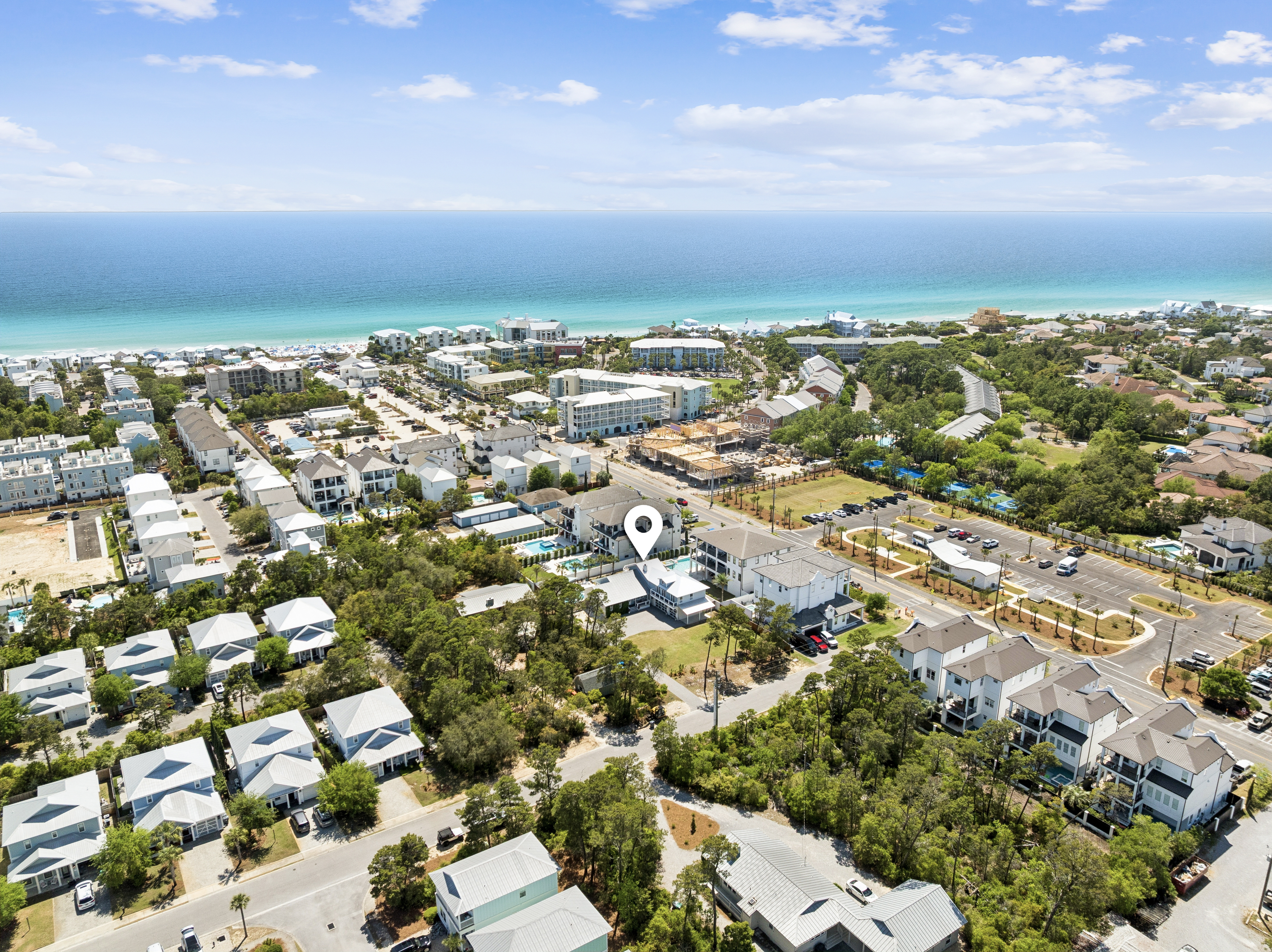  Completely Renovated Home On Half-Acre Lot Near Gulf Place - 物件實景