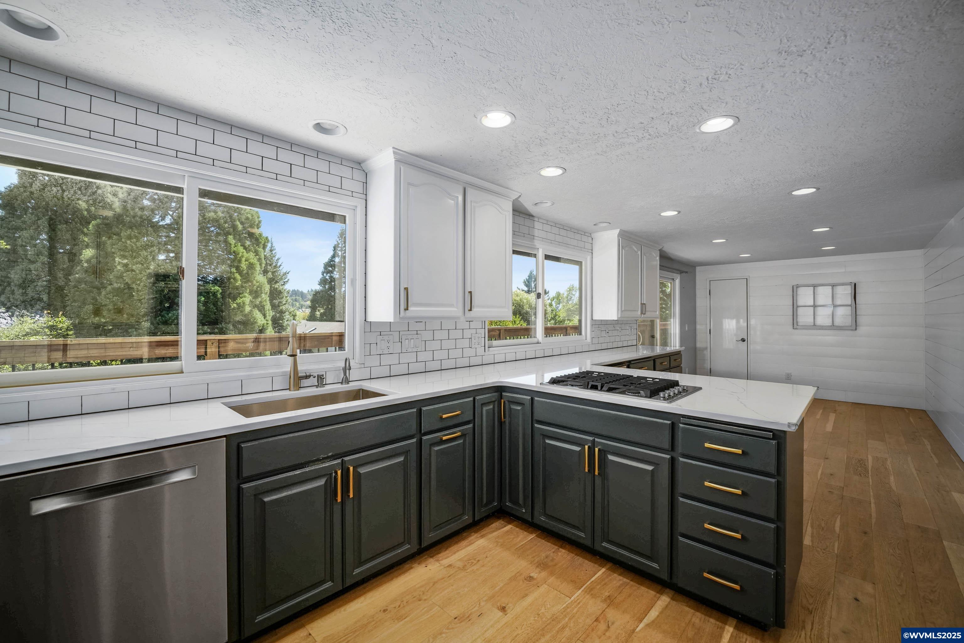Albany, Oregon, 97321, United States, 4 Bedrooms Bedrooms, ,4 BathroomsBathrooms,Residential,For Sale,1795620