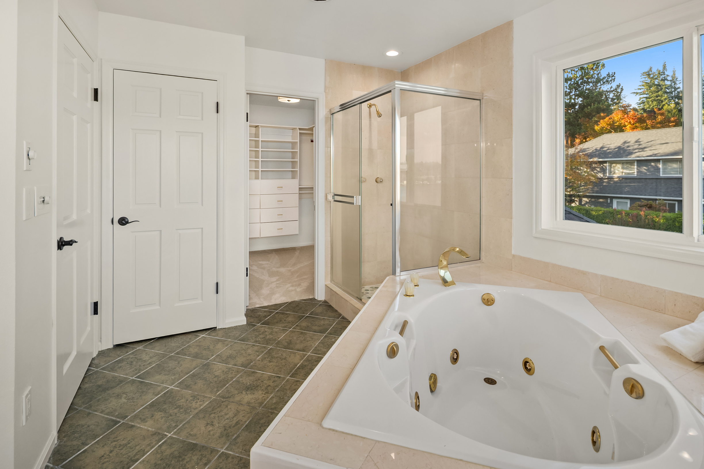  7020 96th Avenue Southeast, Mercer Island, WA 98040 - 物件實景