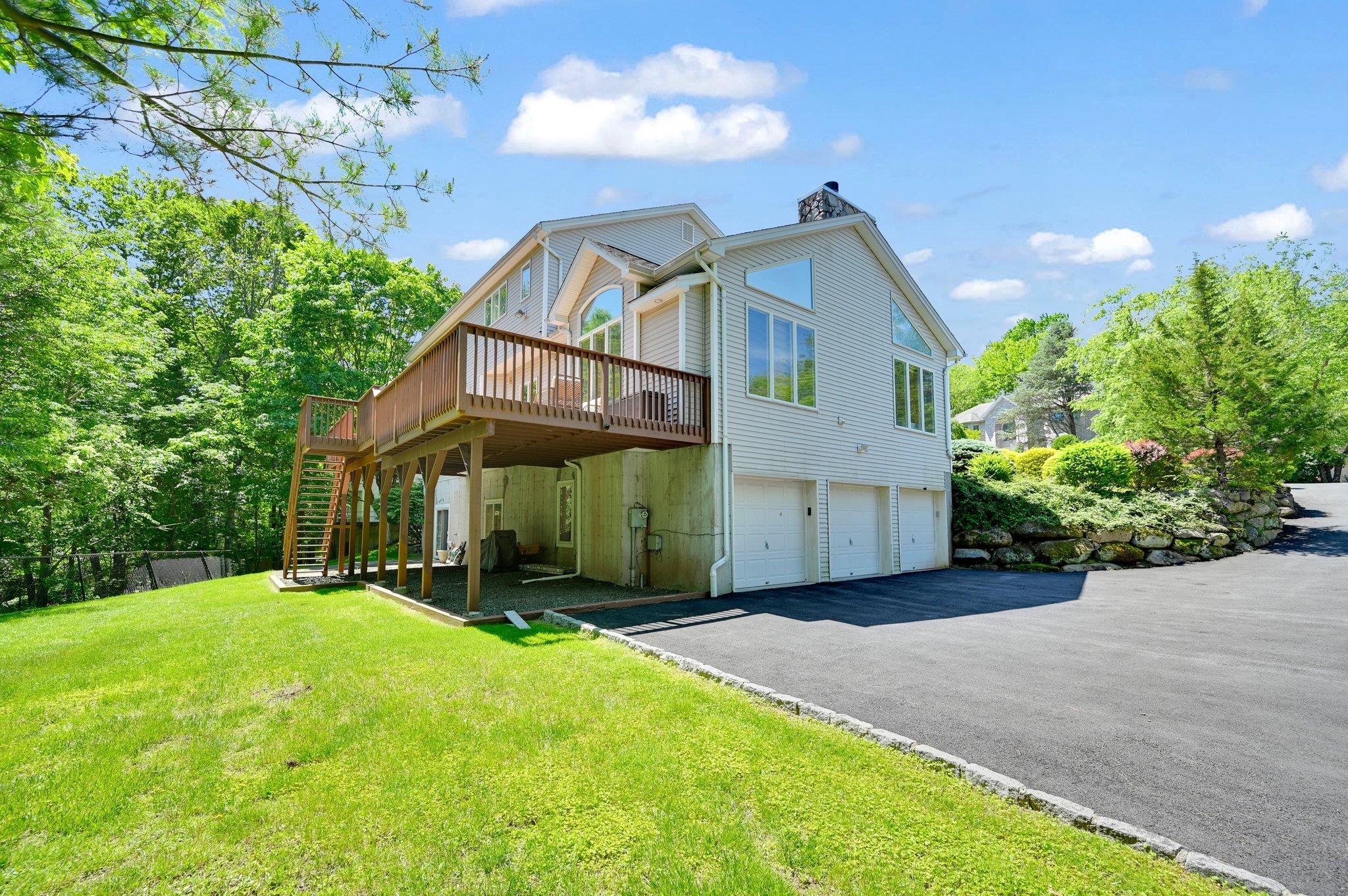 New City, New York, 10956, United States, 6 Bedrooms Bedrooms, ,4 BathroomsBathrooms,Residential,For Sale,1830143