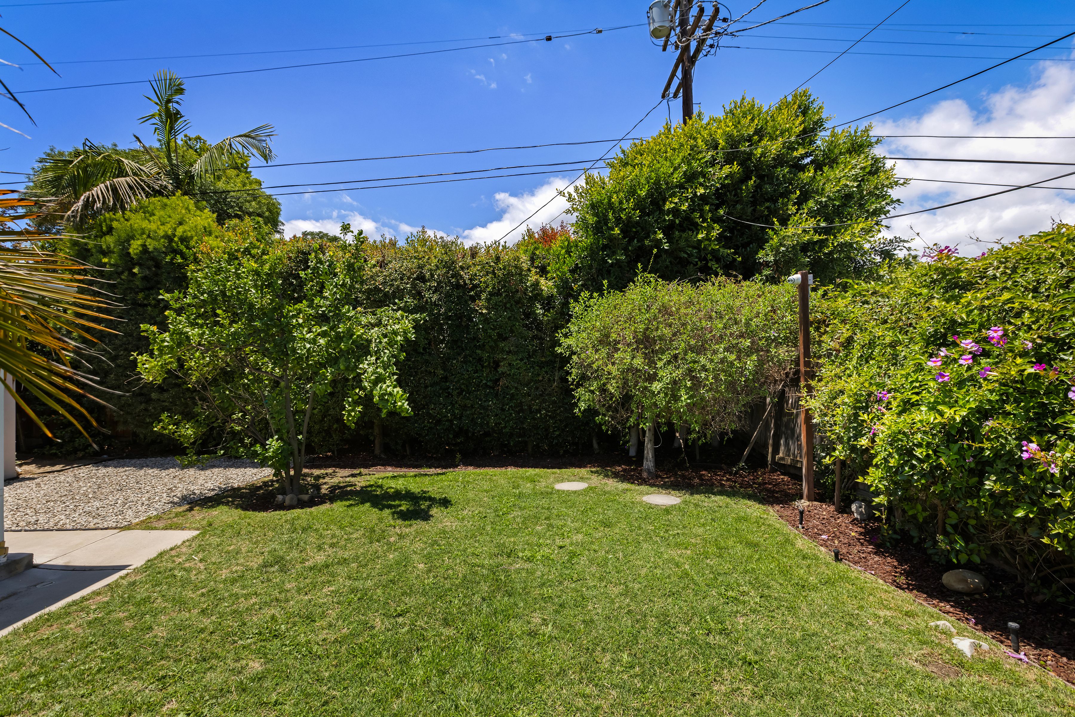  5005 Varna Avenue - 物件實景