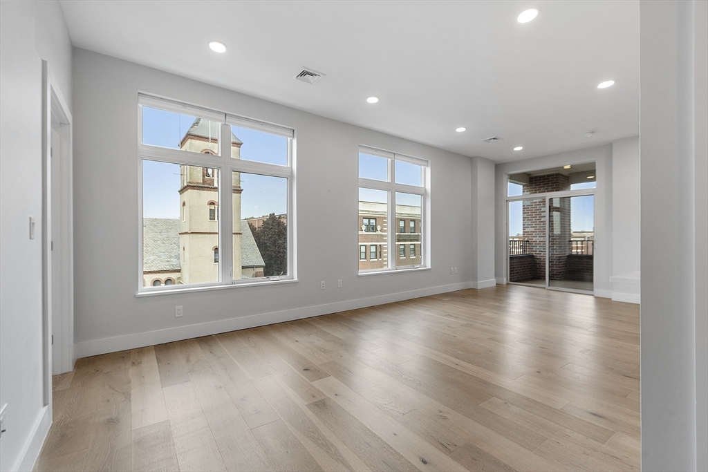 Somerville, Massachusetts, 02143, United States, 2 Bedrooms Bedrooms, ,2 BathroomsBathrooms,Residential,For Sale,1737786