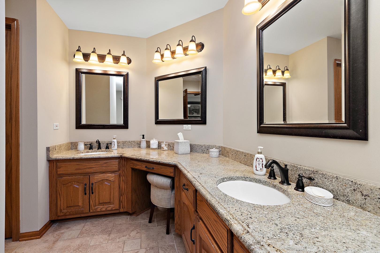 Orland Park, Illinois, 60467, United States, 4 Bedrooms Bedrooms, ,5 BathroomsBathrooms,Residential,For Sale,1987350