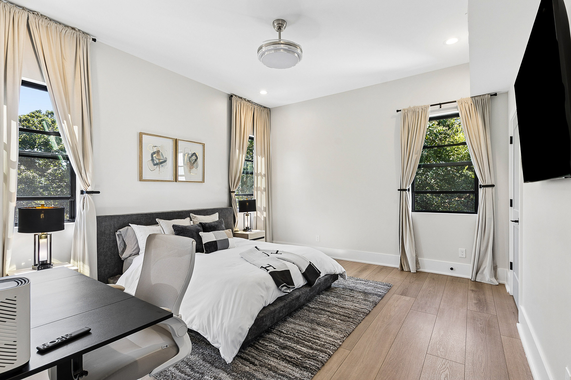  Sophisticated Modern Home in Sought-after Loring Heights - 物件實景