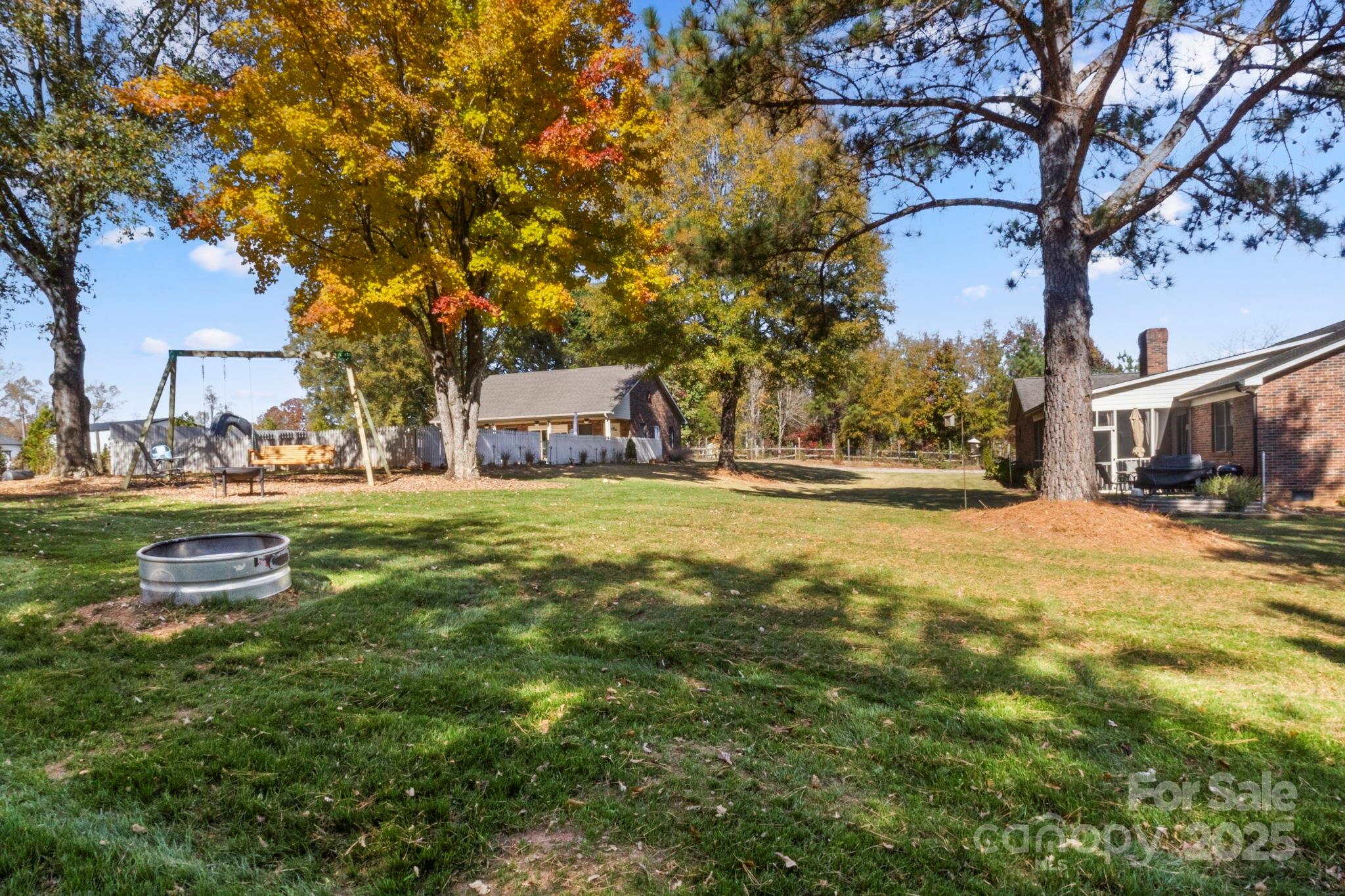 Lincolnton, North Carolina, 28092, United States, 4 Bedrooms Bedrooms, ,3 BathroomsBathrooms,Residential,For Sale,1989140