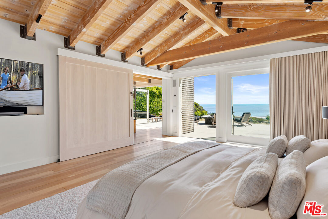 Malibu, California, 90265, United States, 4 Bedrooms Bedrooms, ,4 BathroomsBathrooms,Residential,For Sale,1970476