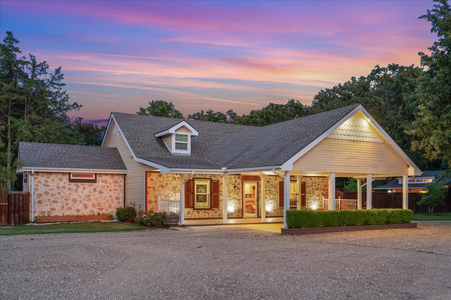 Quinlan, Texas, 75474, United States, 2 Bedrooms Bedrooms, ,2 BathroomsBathrooms,Residential,For Sale,1937387