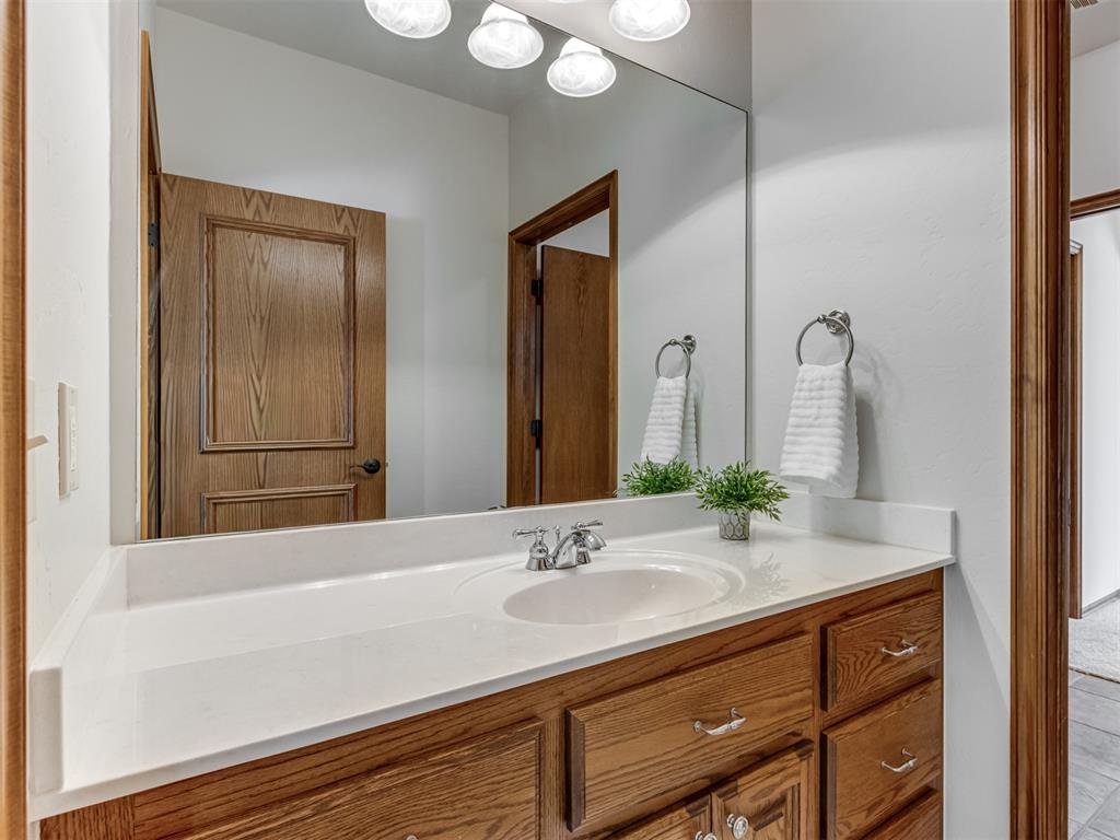 Choctaw, Oklahoma, 73020, United States, 3 Bedrooms Bedrooms, ,6 BathroomsBathrooms,Residential,For Sale,1981467