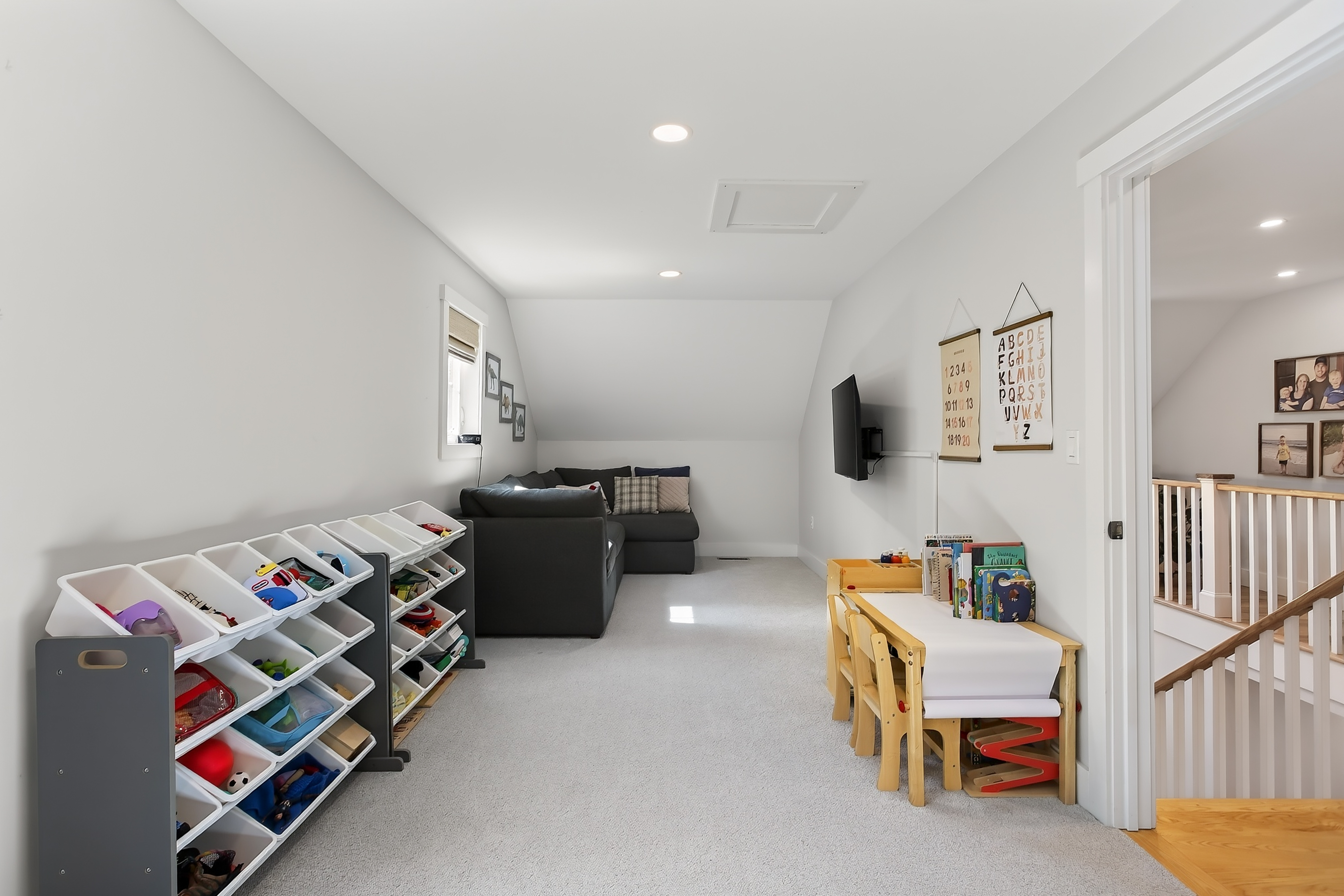  2022 Custom Craftsman: Main-Level Living, In-Law Suite, & Mountain Proximity - 物件實景