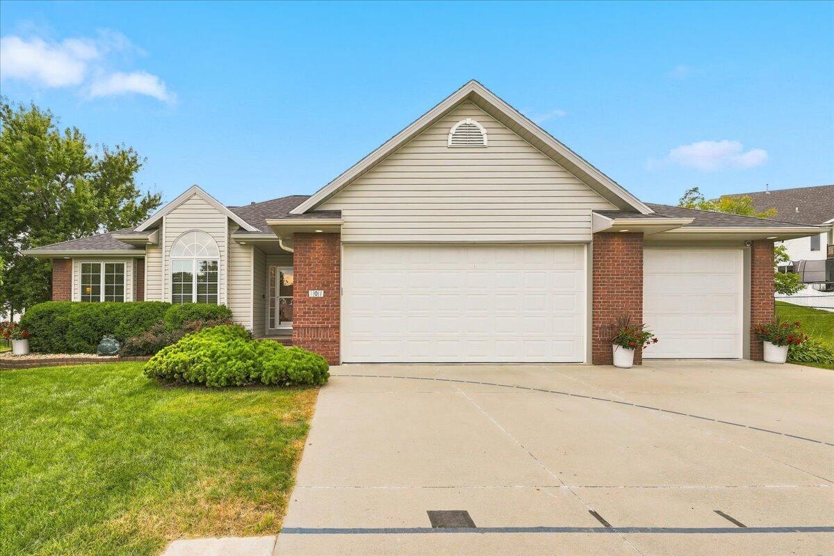 Garwin Cir, Council Bluffs, IA 51503