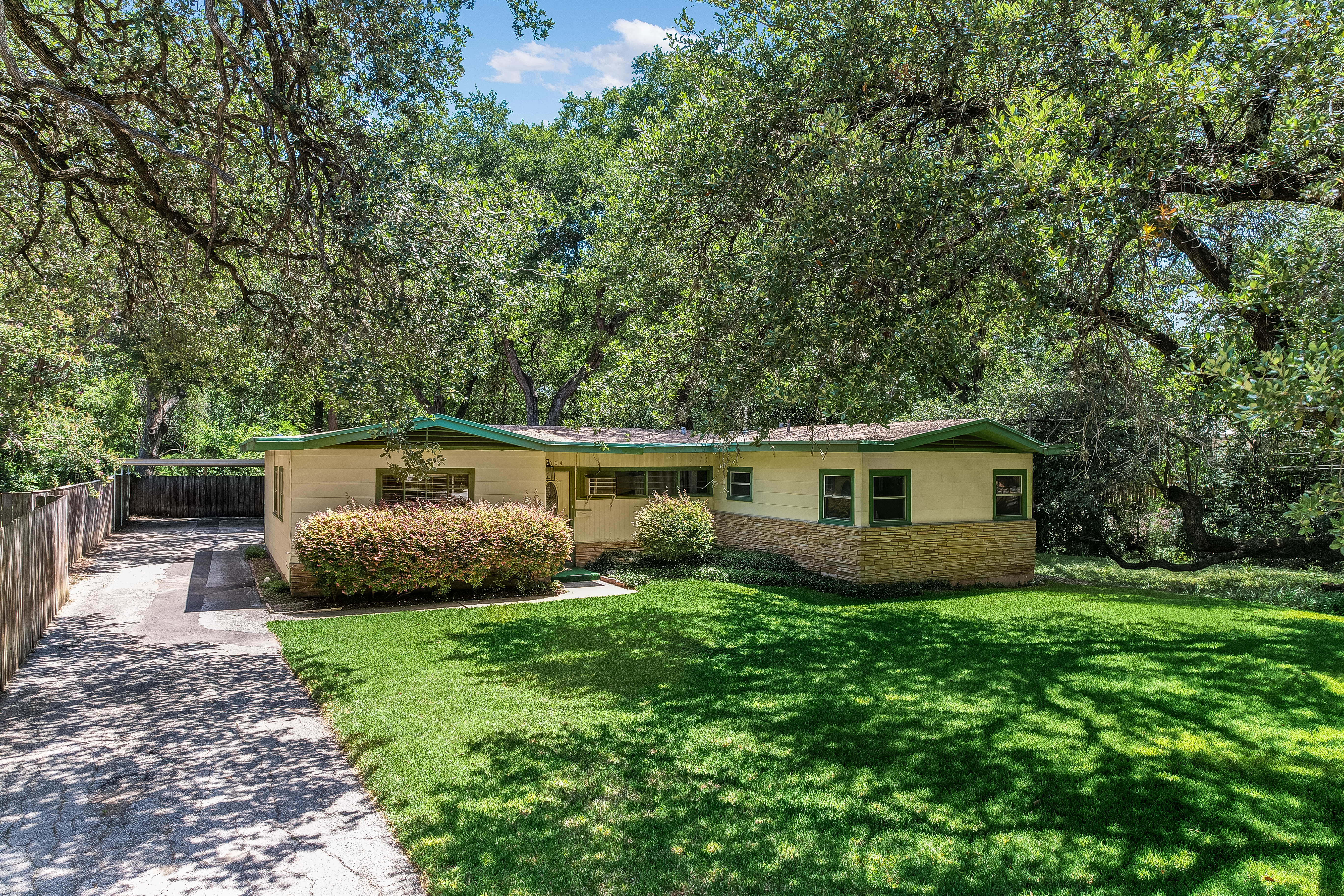  JUST LISTED in Tarrytown - 物件實景