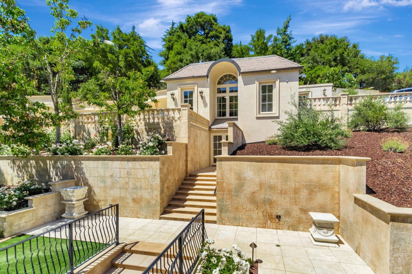 Los Gatos, California, 95032, United States, 8 Bedrooms Bedrooms, ,11 BathroomsBathrooms,Residential,For Sale,1855941