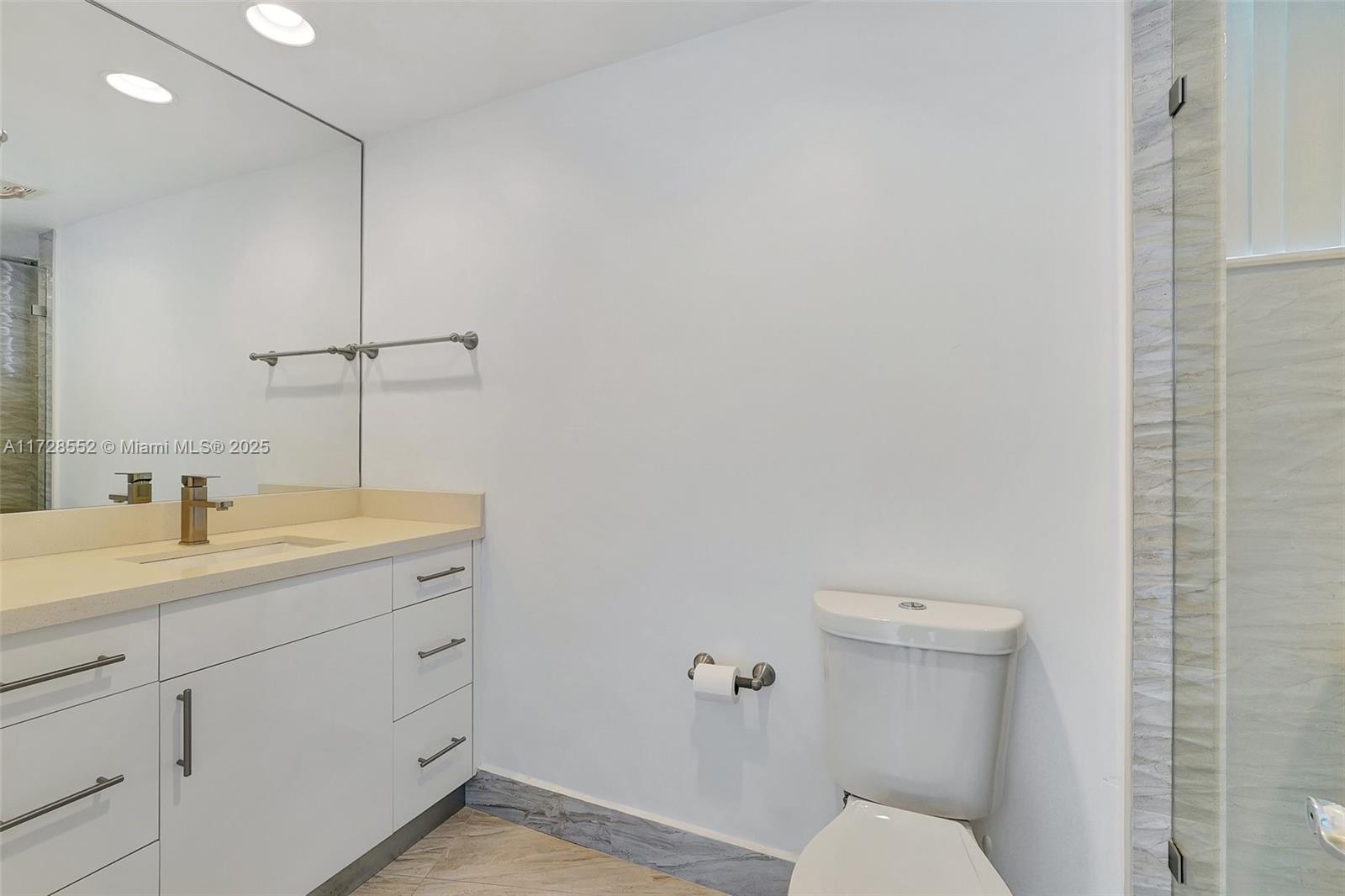 Aventura, Florida, 33180, United States, 2 Bedrooms Bedrooms, ,3 BathroomsBathrooms,Residential,For Sale,1690354