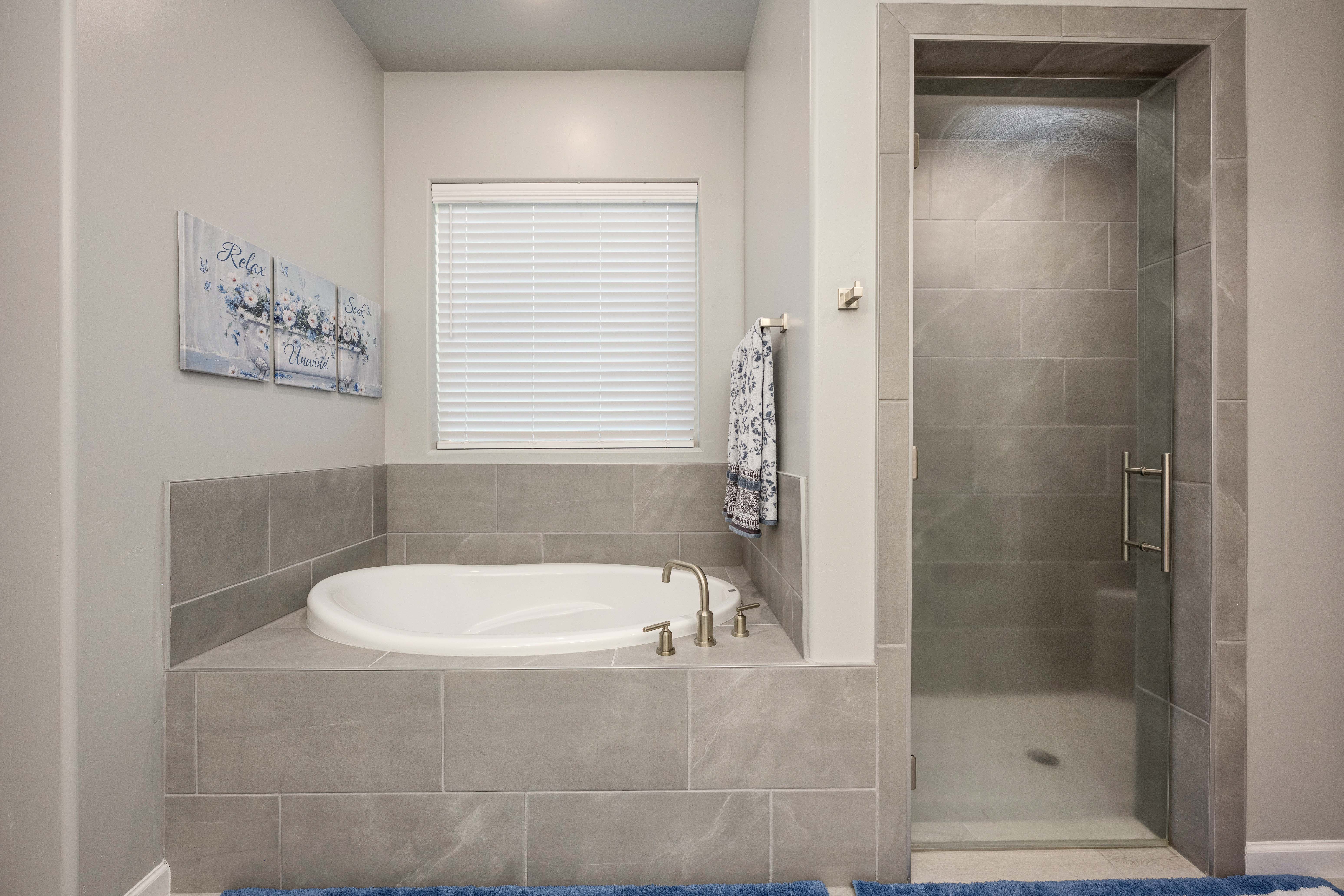 Las Cruces, New Mexico, 88011, United States, 5 Bedrooms Bedrooms, ,3 BathroomsBathrooms,Residential,For Sale,1983891