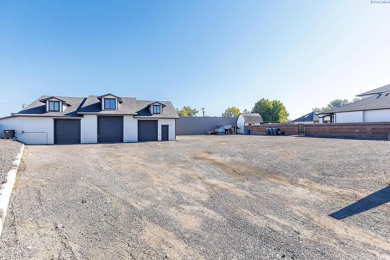 Kennewick, Washington, 99336, United States, 7 Bedrooms Bedrooms, ,7 BathroomsBathrooms,Residential,For Sale,1983847