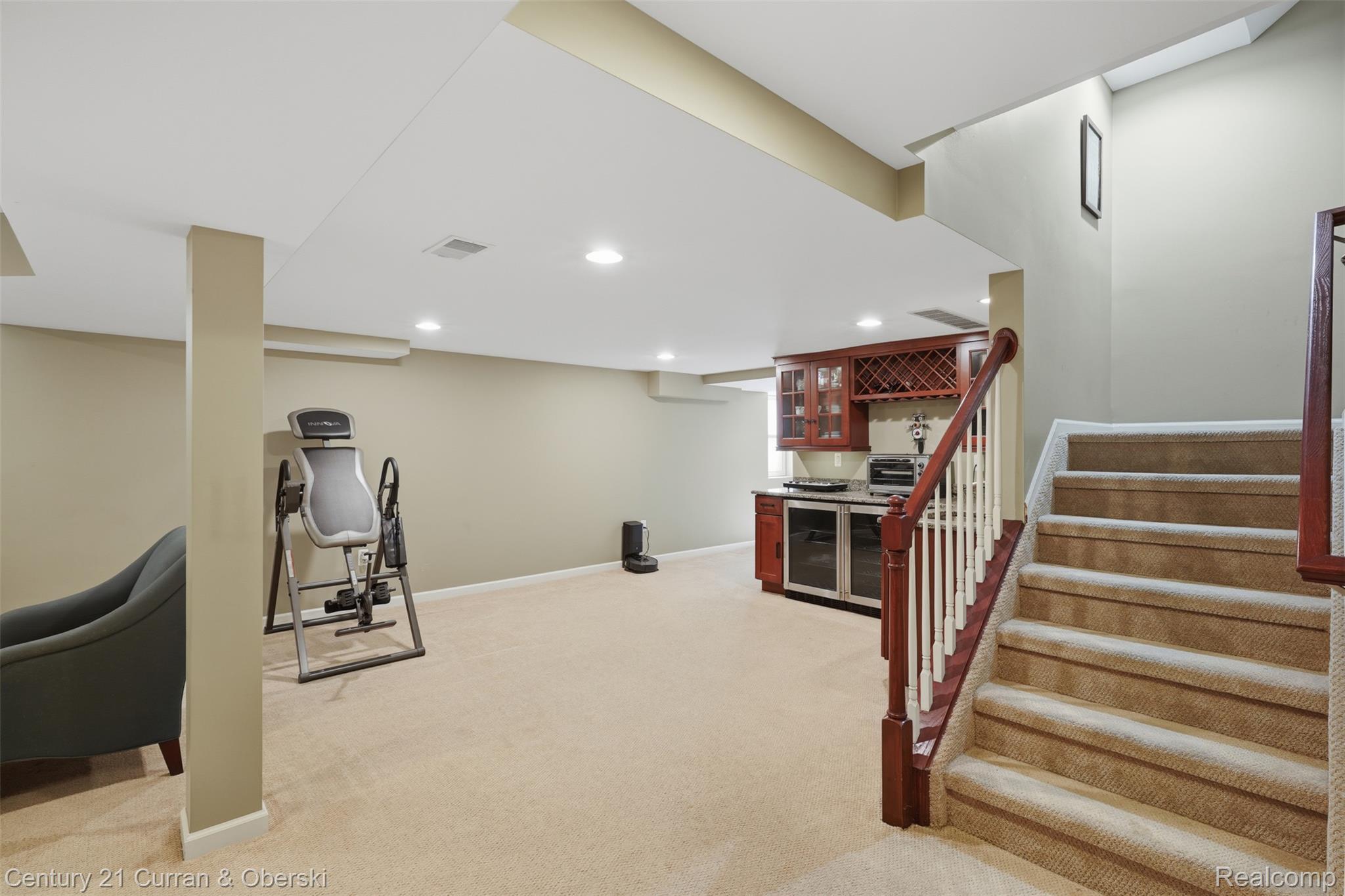 Farmington Hills, Michigan, 48331, United States, 4 Bedrooms Bedrooms, ,4 BathroomsBathrooms,Residential,For Sale,2048985