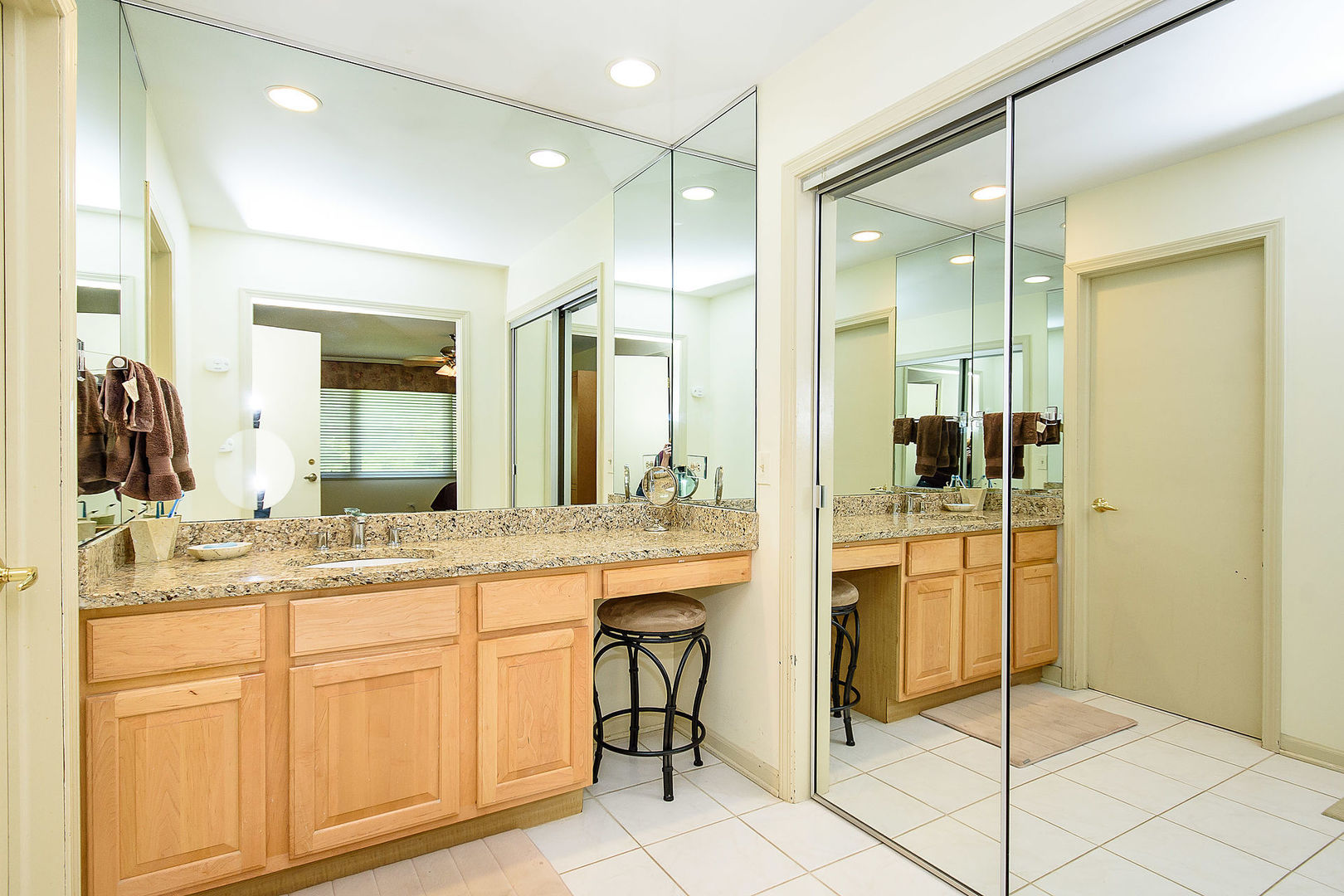 Deerfield, Illinois, 60015, United States, 4 Bedrooms Bedrooms, ,3 BathroomsBathrooms,Residential,For Sale,1866980