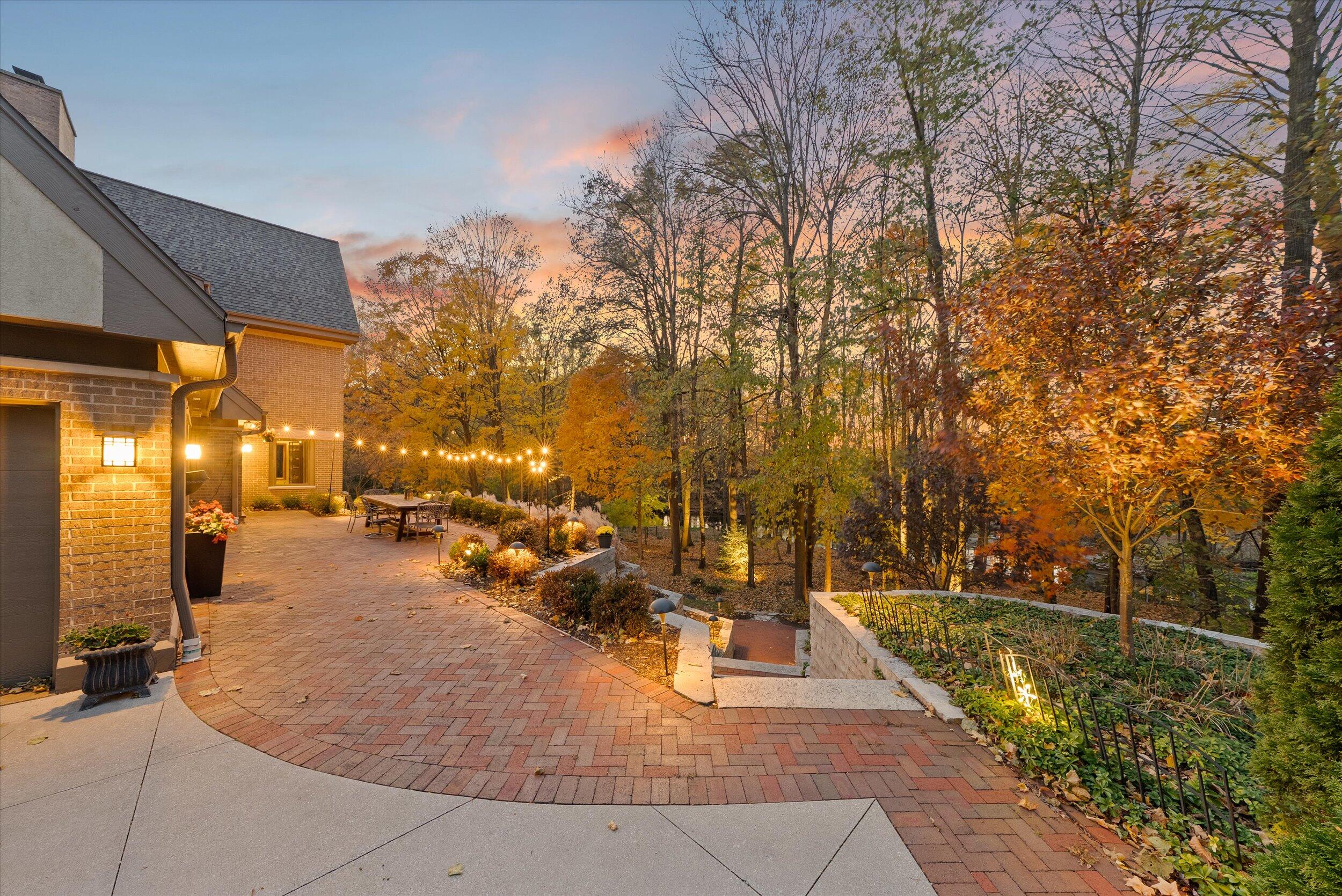 Grafton, Wisconsin, 53024, United States, 4 Bedrooms Bedrooms, ,6 BathroomsBathrooms,Residential,For Sale,1989565