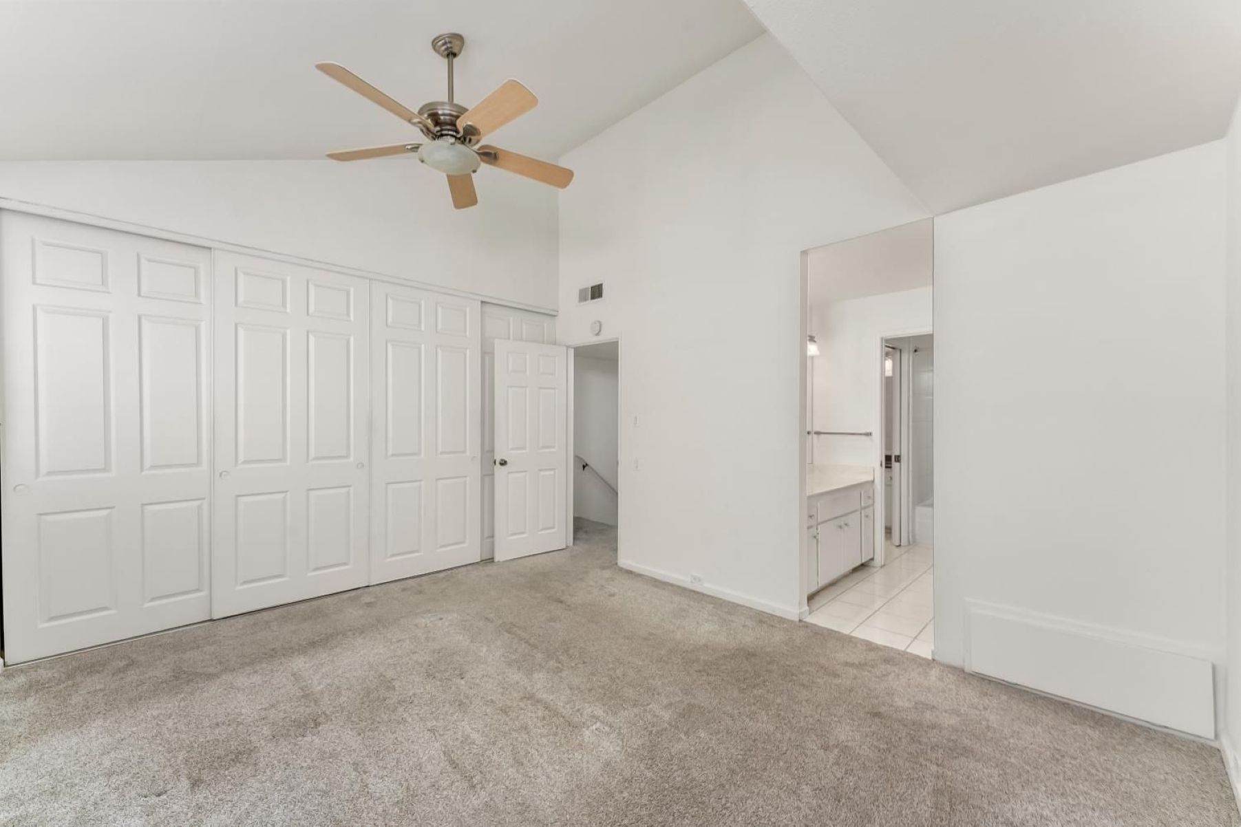  709 Woodside Lane East #2, Sacramento, CA 95825 - 物件實景