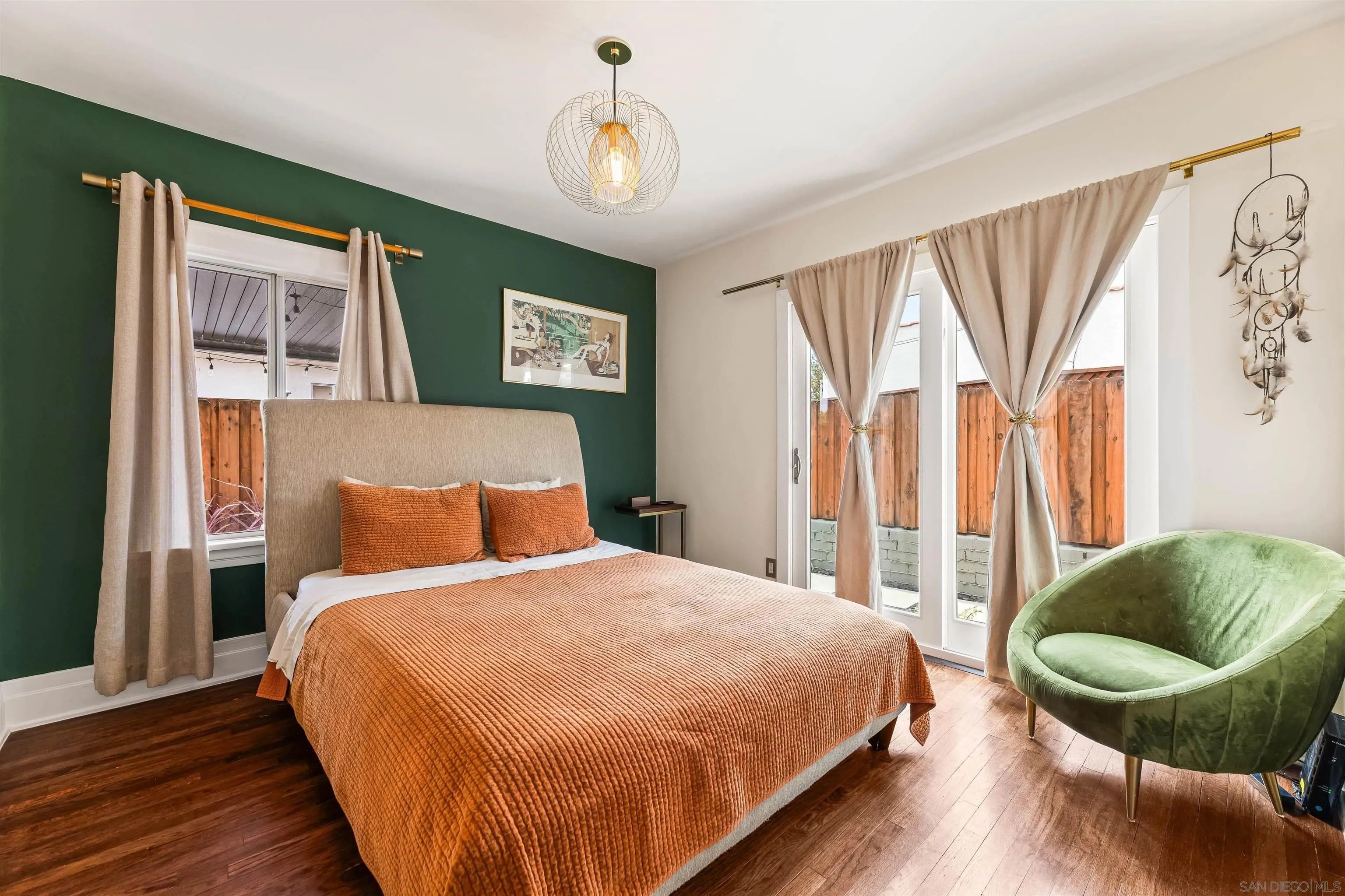 North Hollywood, California, 91601, United States, 2 Bedrooms Bedrooms, ,1 BathroomBathrooms,Residential,For Sale,1992001