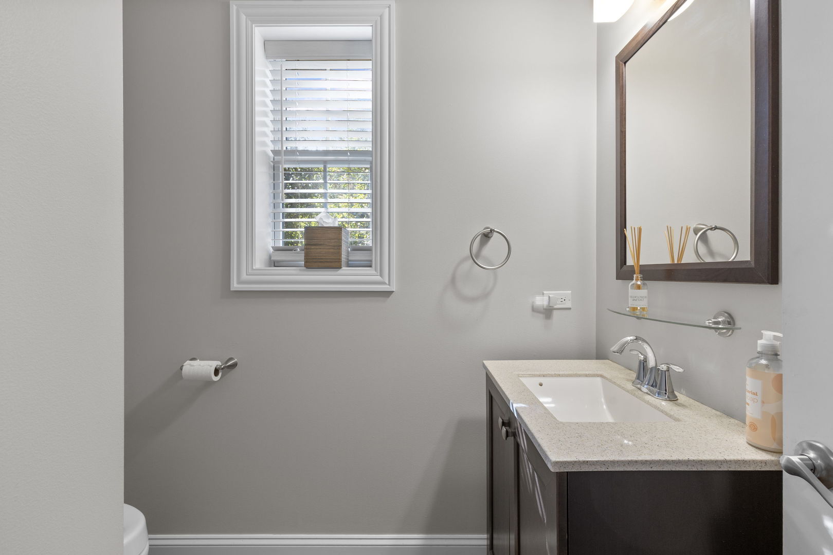 Westmont, Illinois, 60559, United States, 3 Bedrooms Bedrooms, ,4 BathroomsBathrooms,Residential,For Sale,1950669