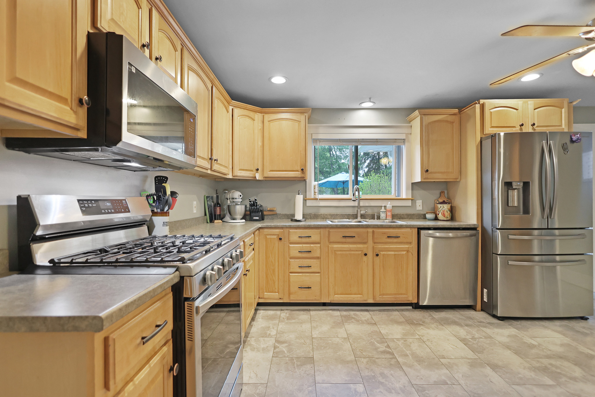 Haverhill, Massachusetts, 01830, United States, 3 Bedrooms Bedrooms, ,2 BathroomsBathrooms,Residential,For Sale,2048999