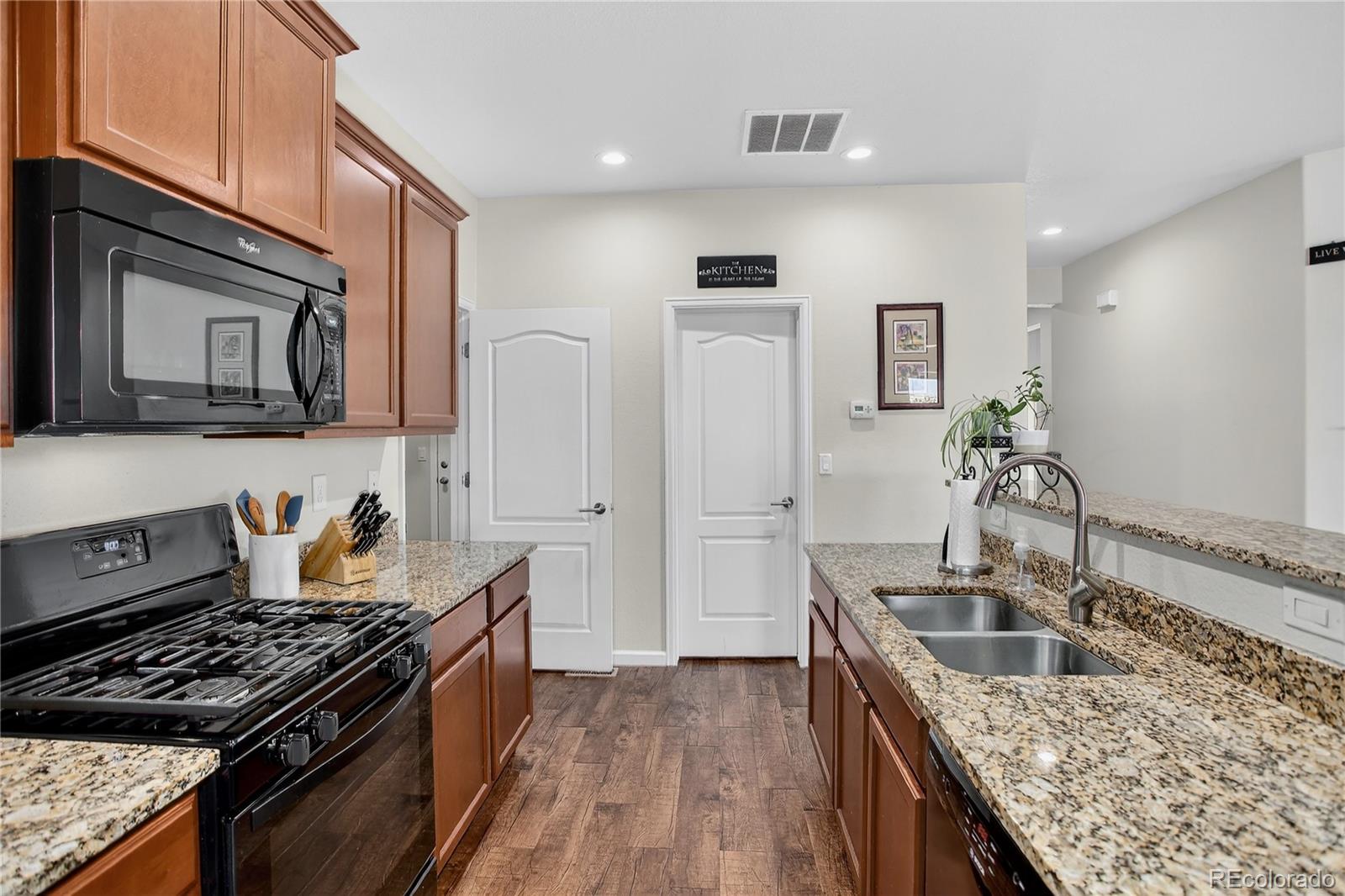 Dacono, Colorado, 80514, United States, 3 Bedrooms Bedrooms, ,2 BathroomsBathrooms,Residential,For Sale,1939654