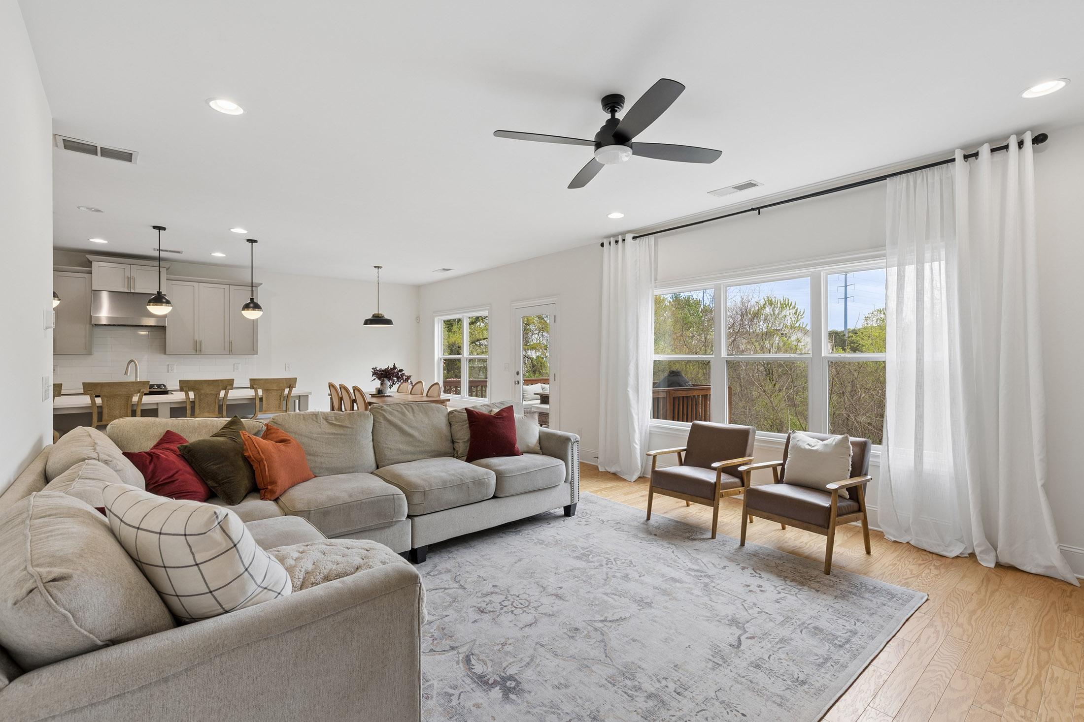  Freshly Updated and Move-in Ready Home in a Prime Westside Location - 物件實景