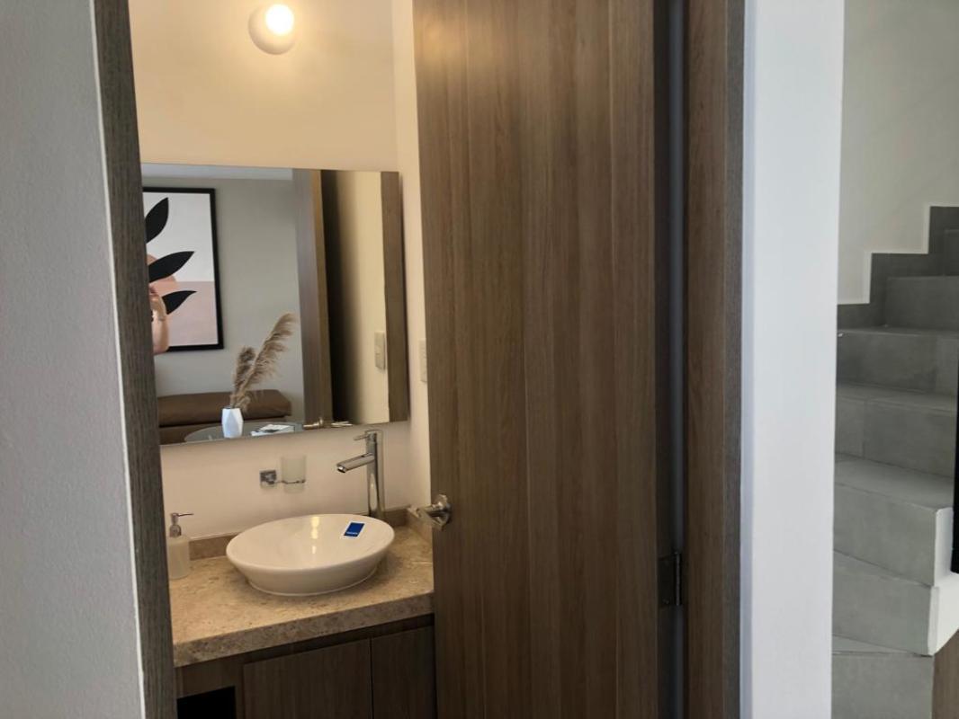 El Marqués, Querétaro, 76269, Mexico, 4 Bedrooms Bedrooms, ,3 BathroomsBathrooms,Residential,For Sale,1700620