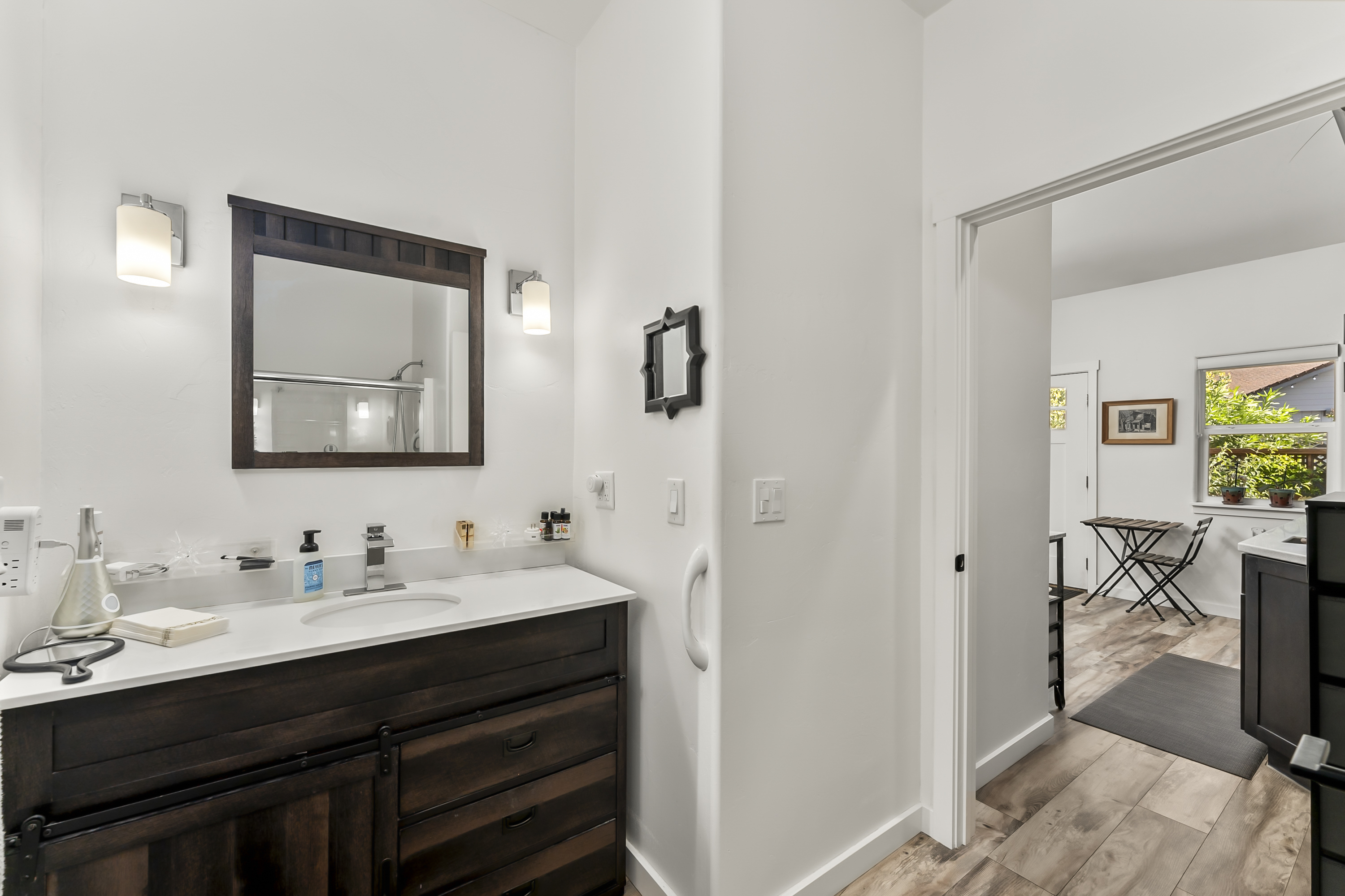  Thoughtfully Designed Living with Income Potential - 物件實景