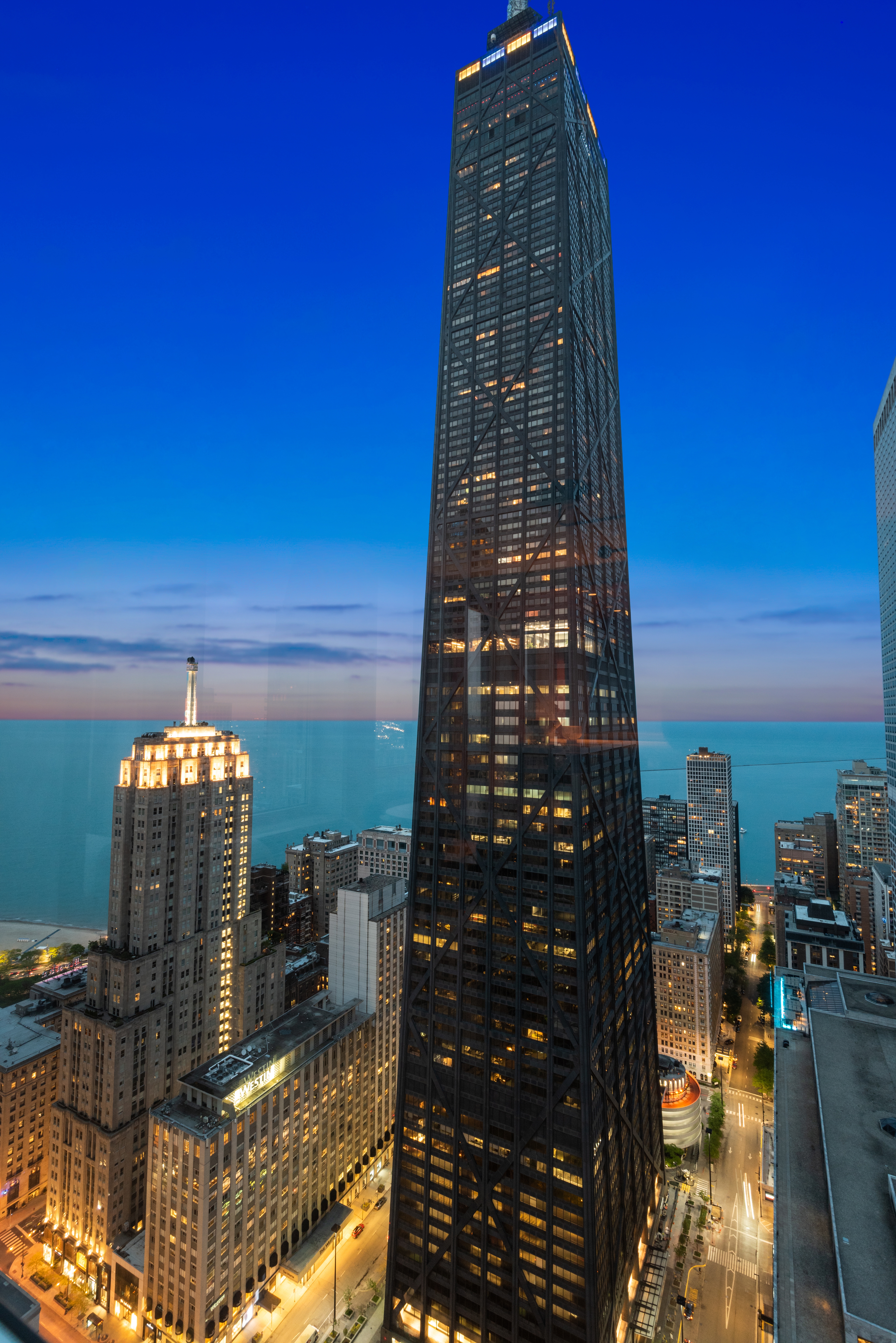  Absolutely Stunning, Penthouse Level Furnished Condo - 物件實景