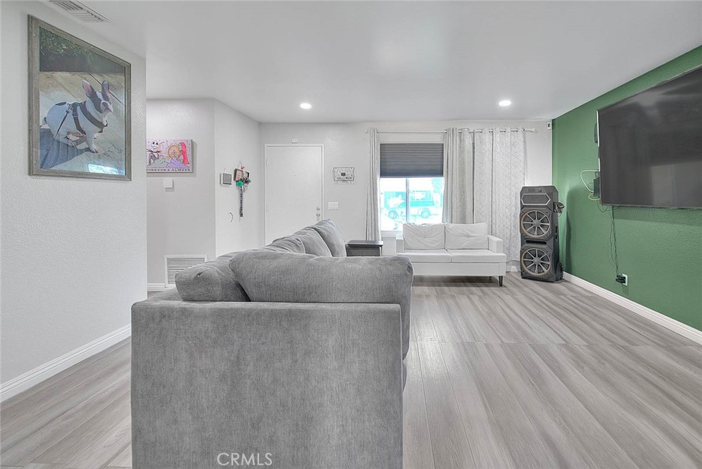 Jurupa Valley, California, 92509, United States, 4 Bedrooms Bedrooms, ,2 BathroomsBathrooms,Residential,For Sale,1998083