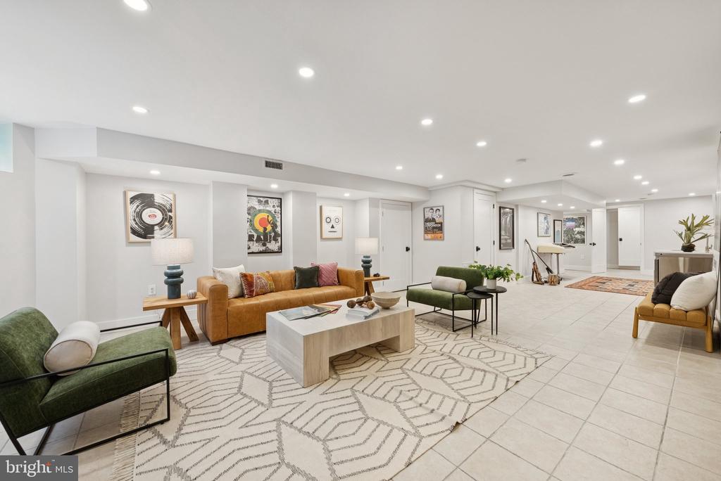 Washington, District of Columbia, 20009, United States, 4 Bedrooms Bedrooms, ,4 BathroomsBathrooms,Residential,For Sale,1902983