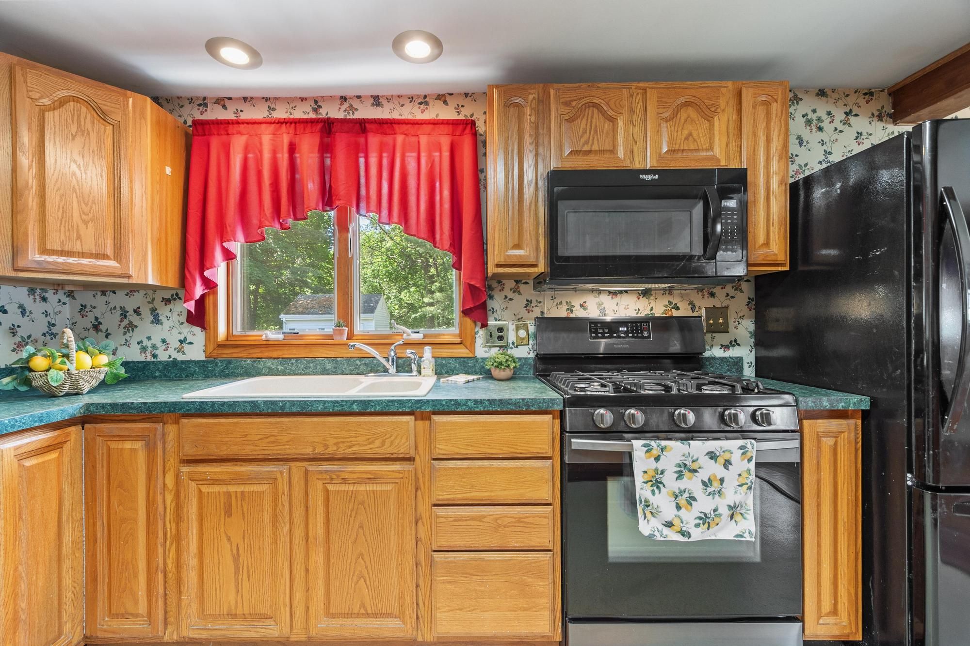  9 Oaklandvale Ave, Saugus, MA, 01906 - 物件實景