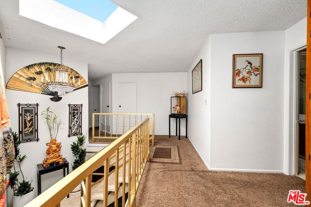 Los Angeles, California, 90056, United States, 5 Bedrooms Bedrooms, ,5 BathroomsBathrooms,Residential,For Sale,1918507