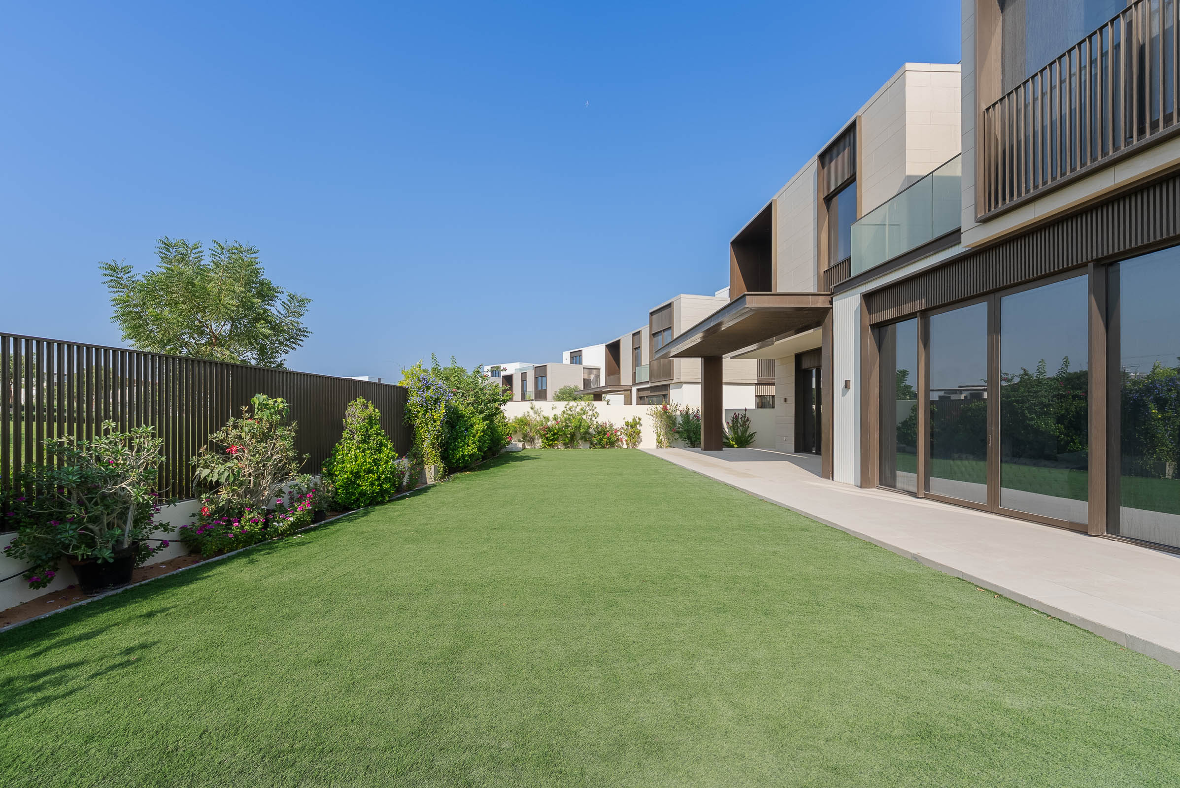  Villa with Elie Saab Finishes and Burj Khalifa Views in Palm Hills - 物件實景