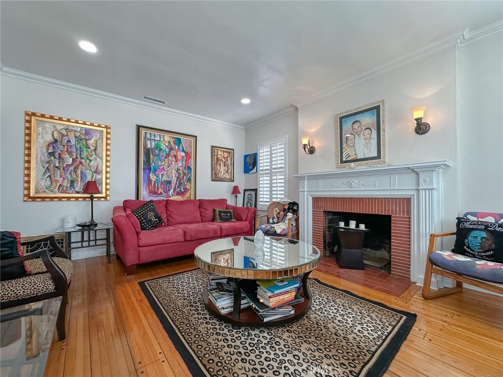 Los Angeles, California, 90008, United States, 3 Bedrooms Bedrooms, ,3 BathroomsBathrooms,Residential,For Sale,2006146