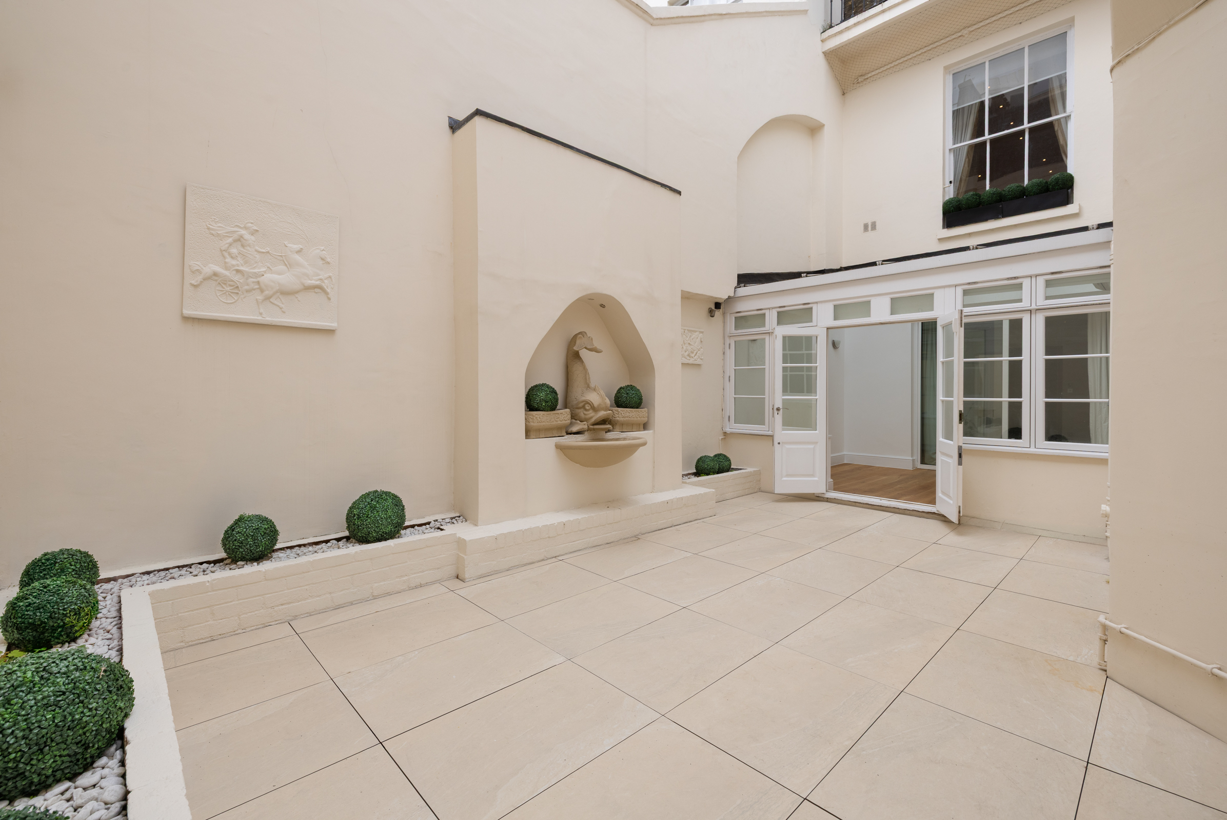  A Grand Garden Apartment on Eaton Place - 物件實景