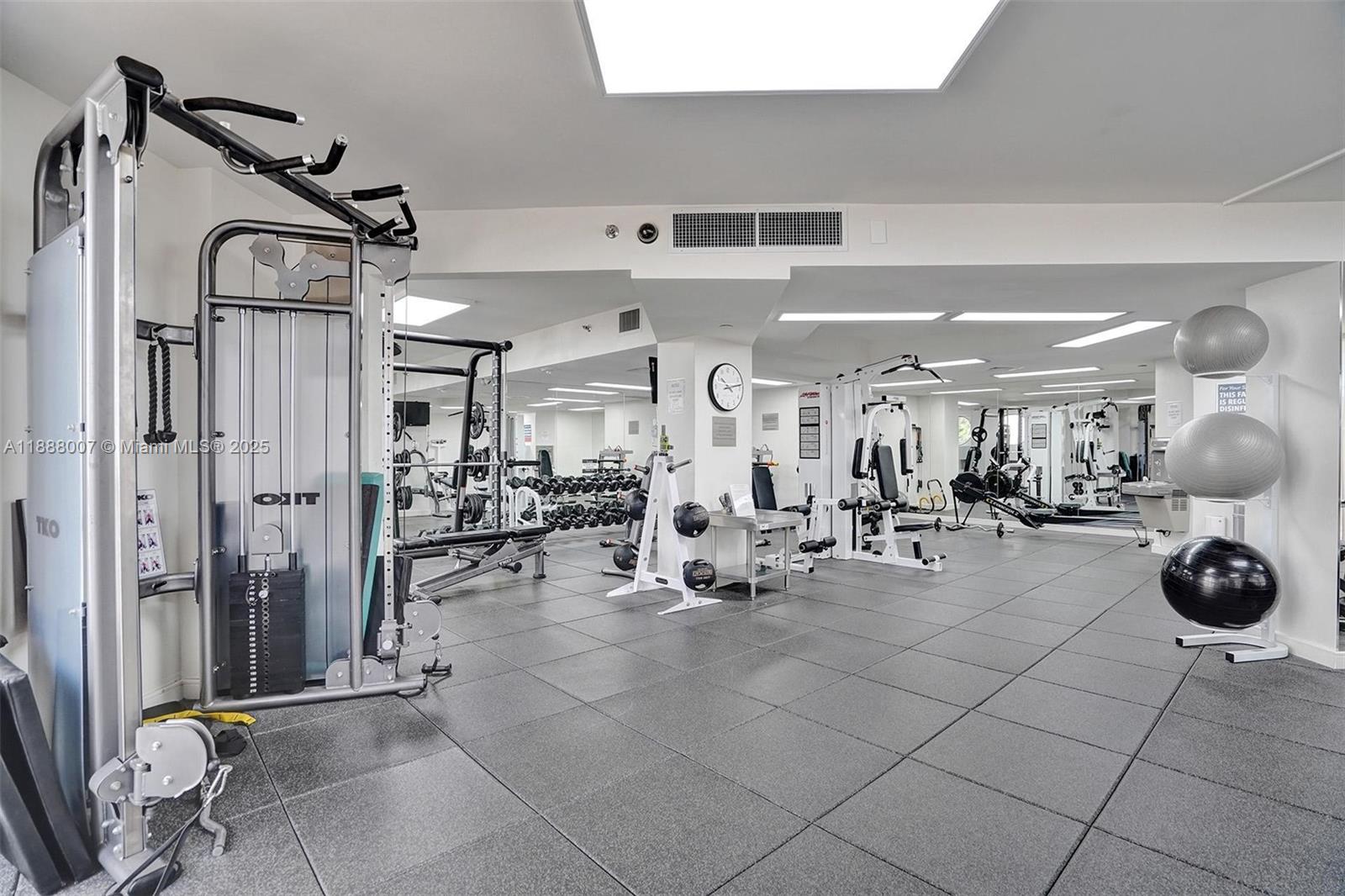 Aventura, Florida, 33180, United States, 2 Bedrooms Bedrooms, ,2 BathroomsBathrooms,Residential,For Sale,1954501