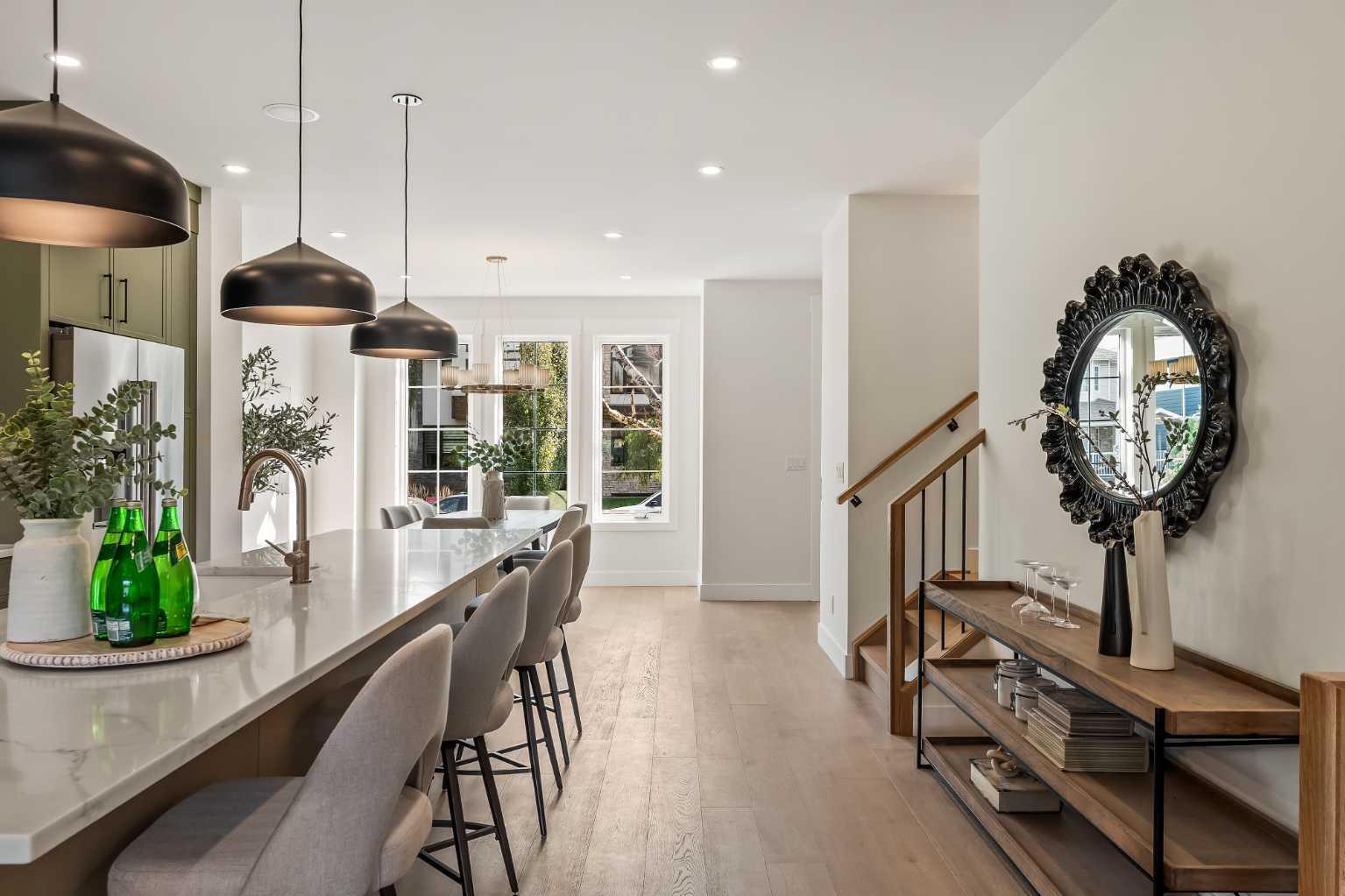 CALGARY, Alberta, T3E 2V9, CA, 4 Bedrooms Bedrooms, ,5 BathroomsBathrooms,Residential,For Sale,1987778