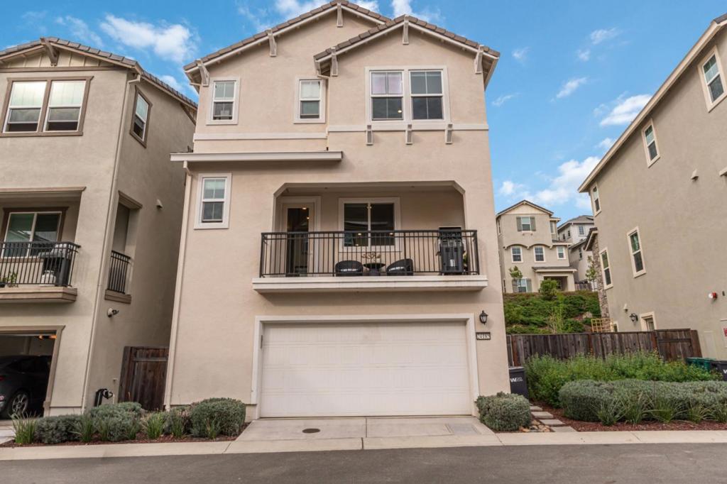 Hayward, California, 94541, United States, 3 Bedrooms Bedrooms, ,4 BathroomsBathrooms,Residential,For Sale,2032197