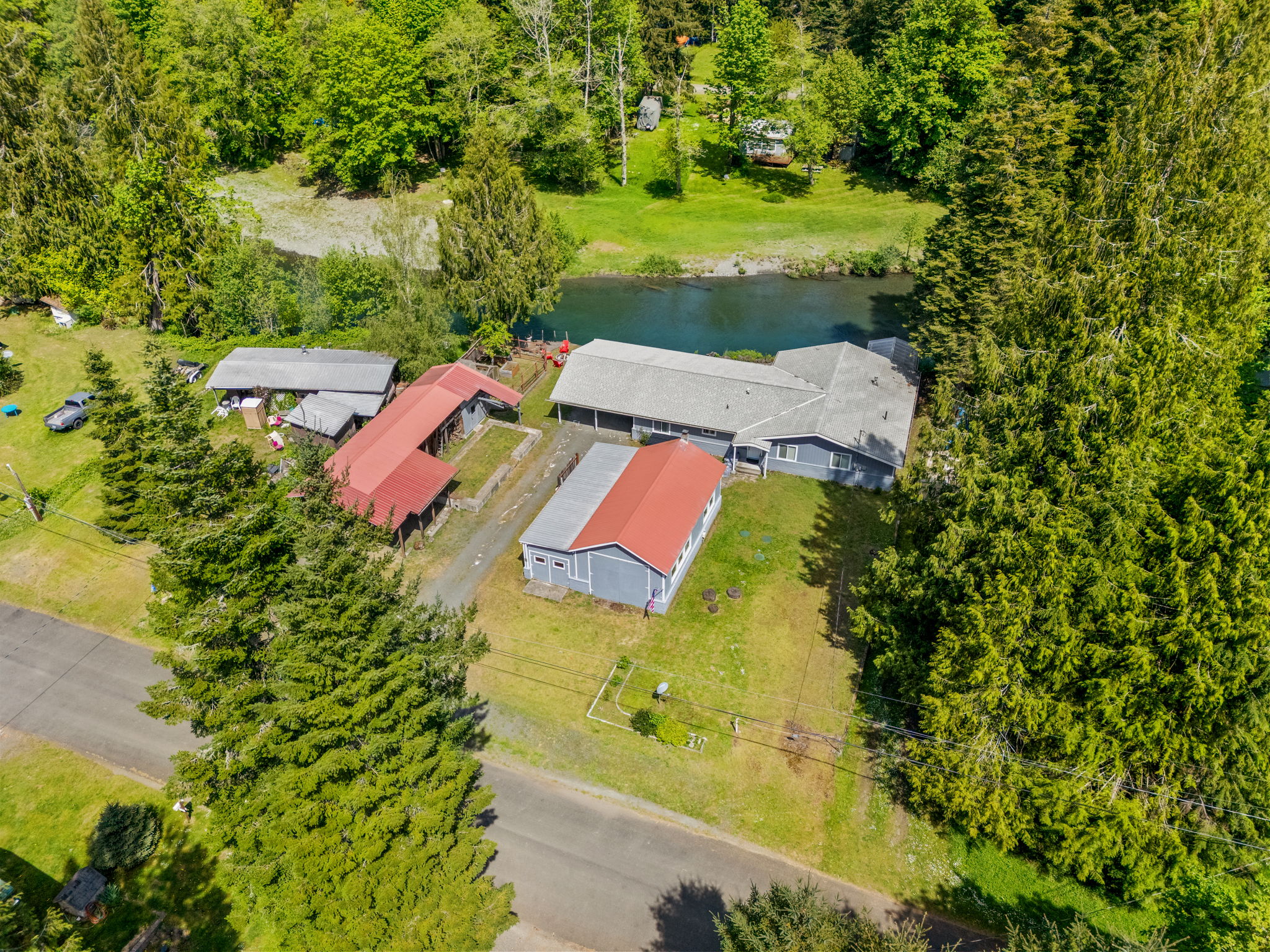  560 Mountain Trail Road, Brinnon, WA 98320 - 物件實景