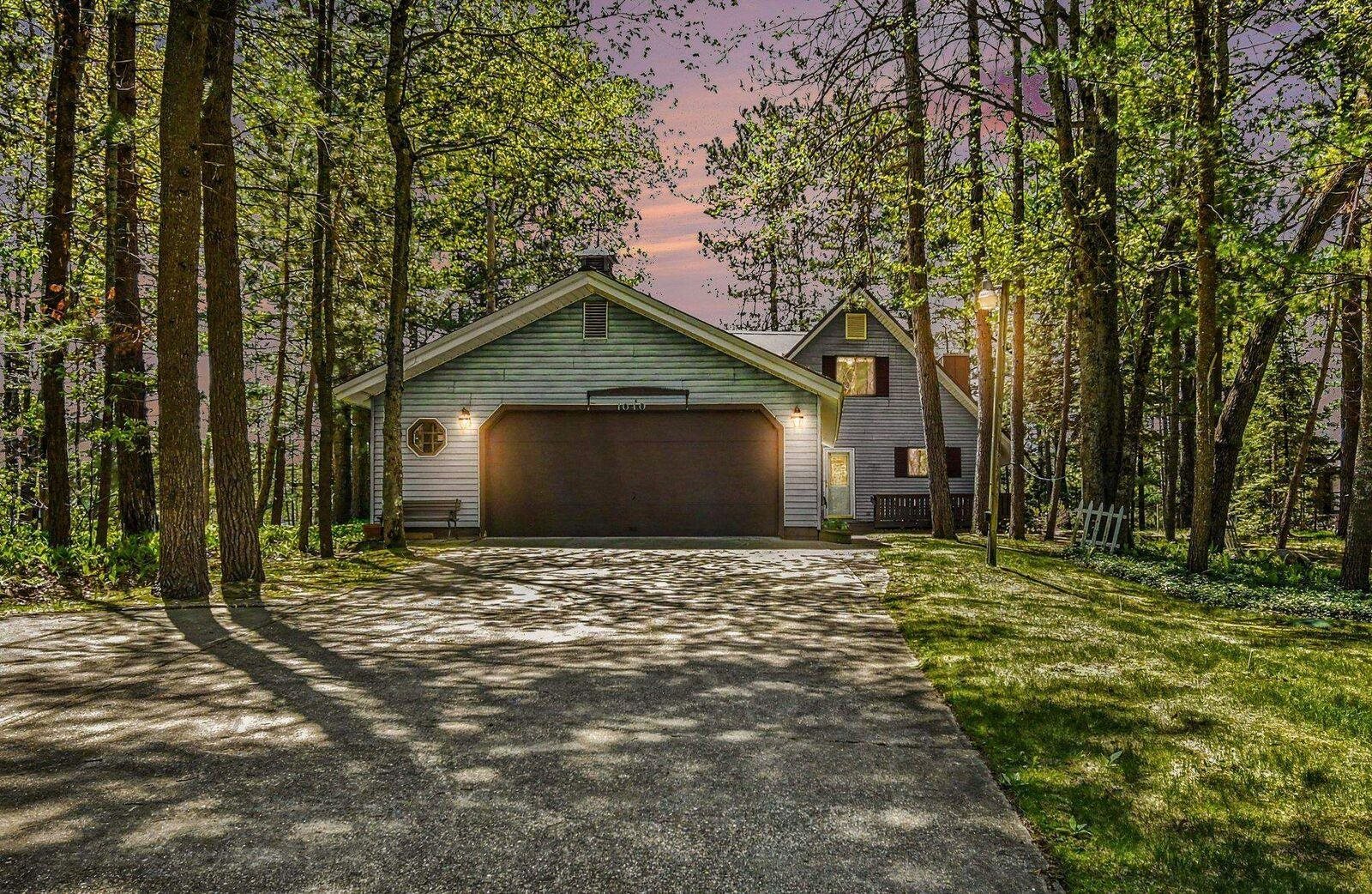 Harrison, Michigan, 48625, United States, 4 Bedrooms Bedrooms, ,2 BathroomsBathrooms,Residential,For Sale,2048024