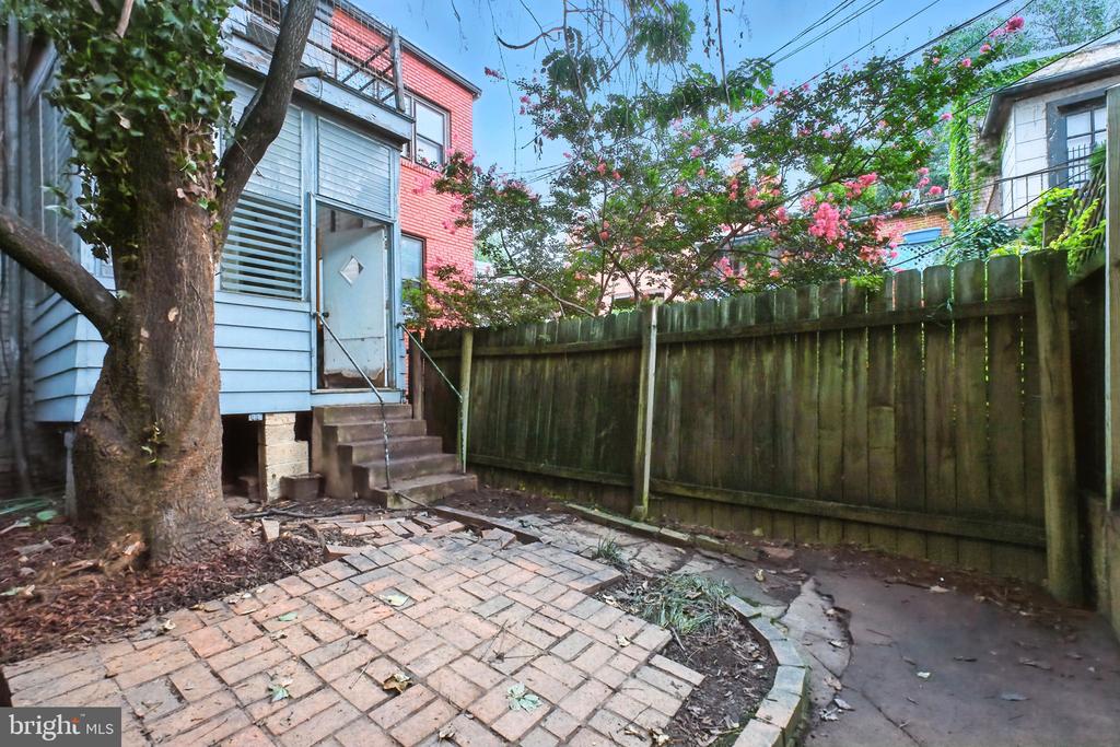 Washington, District of Columbia, 20003, United States, 3 Bedrooms Bedrooms, ,1 BathroomBathrooms,Residential,For Sale,1944860